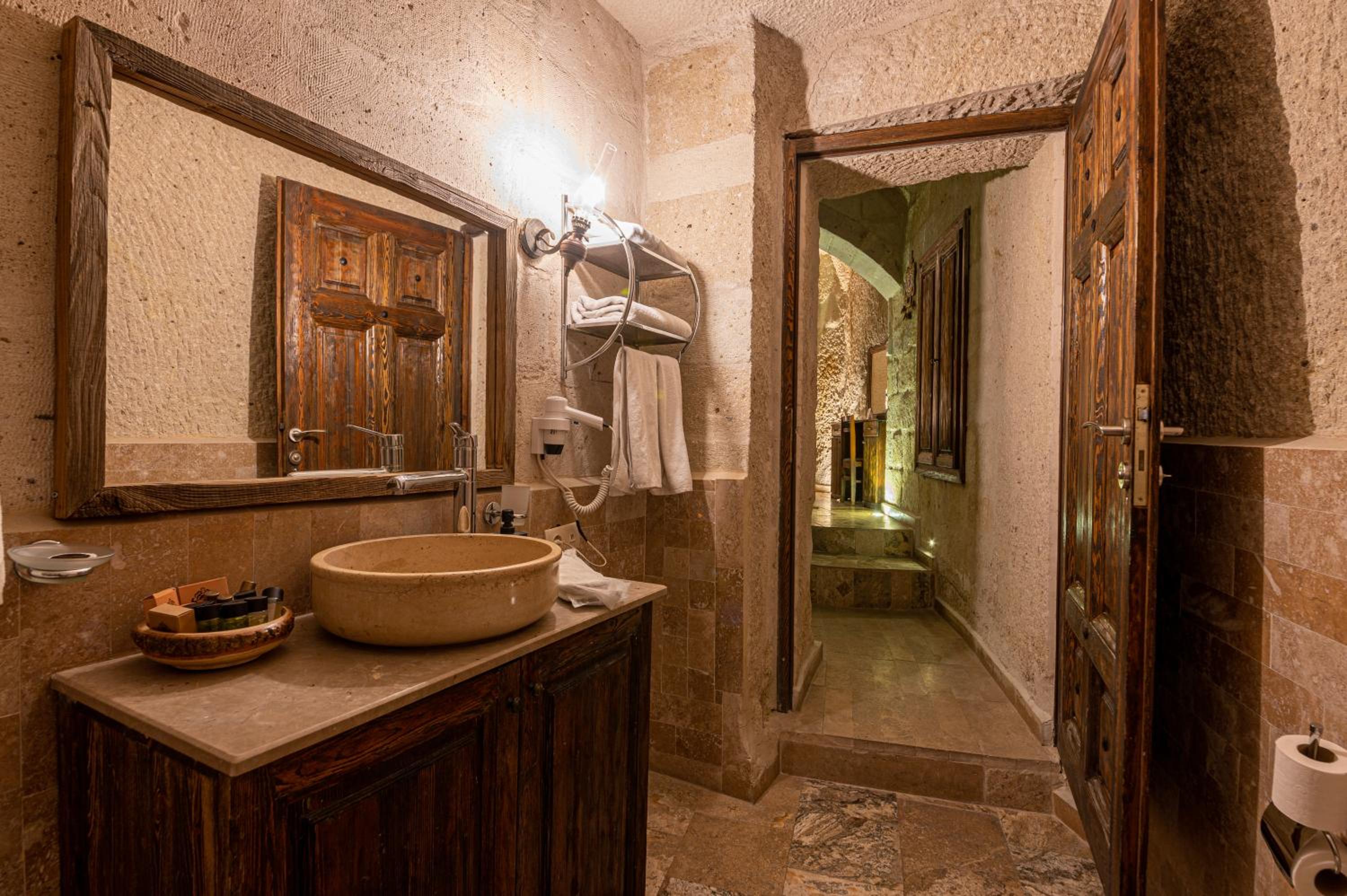 Hidden Cave Hotel - Image 5