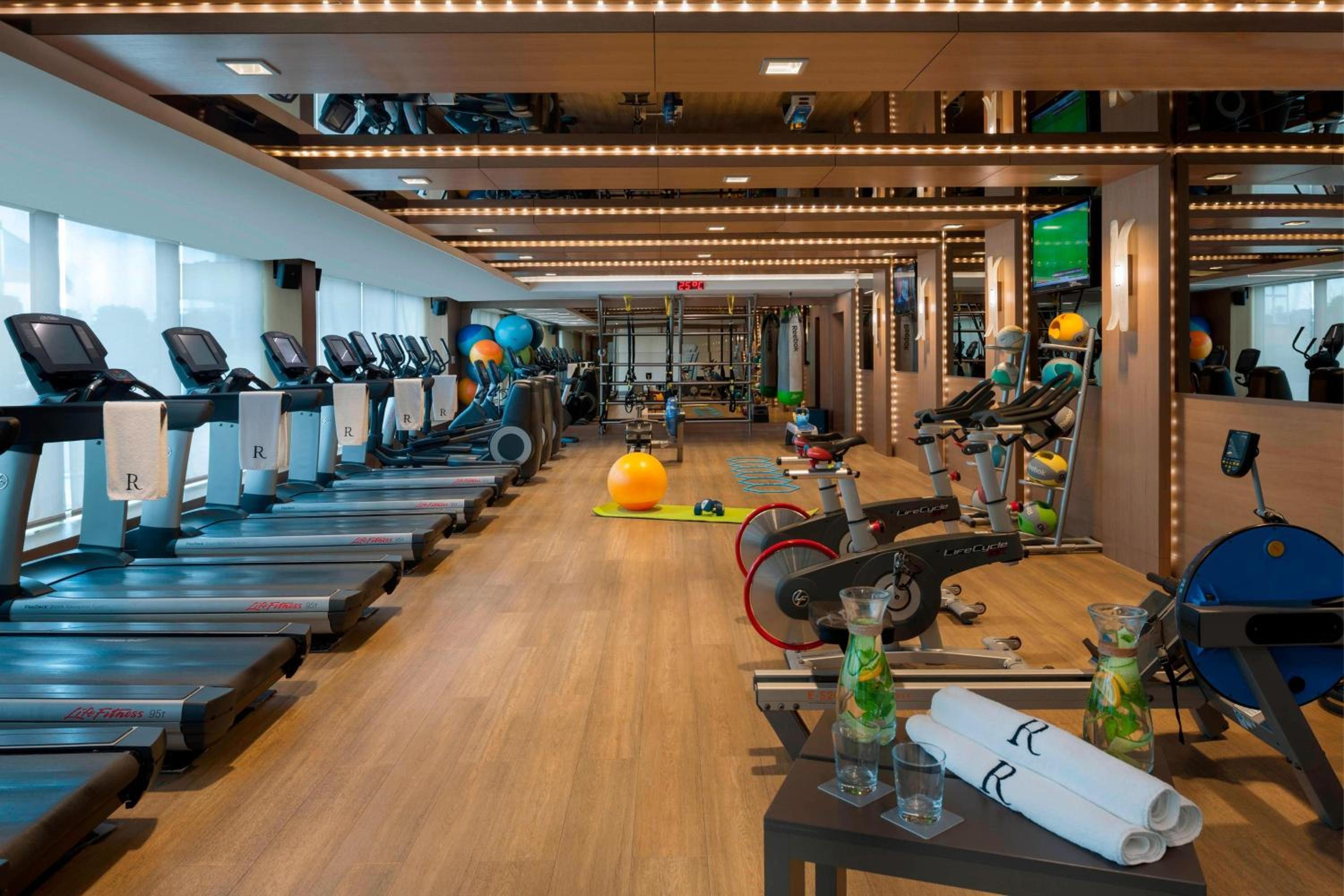 Renaissance İstanbul Polat Bosphorus Otel - Image 17