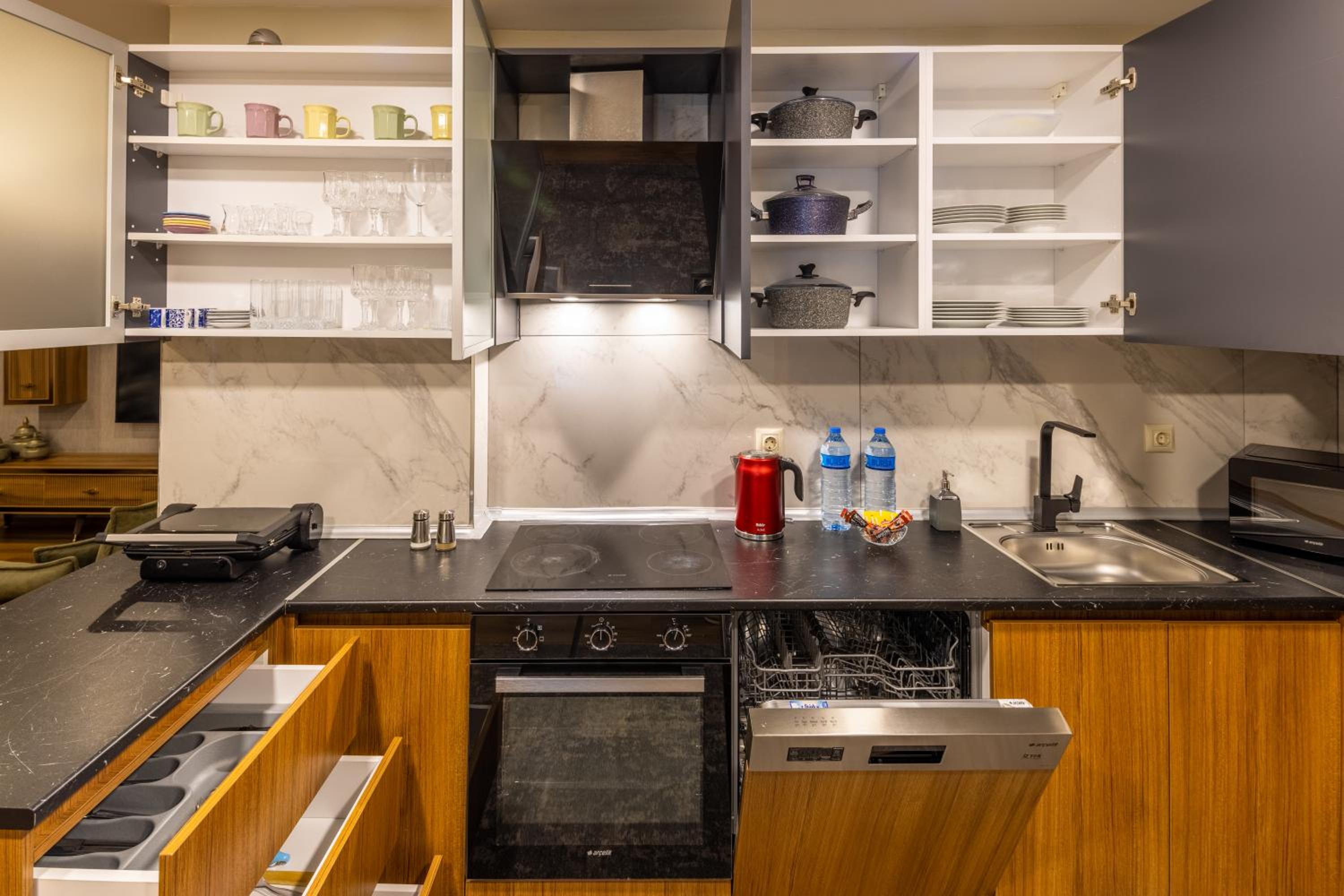 BayMari Suites Plus Florya - Image 33