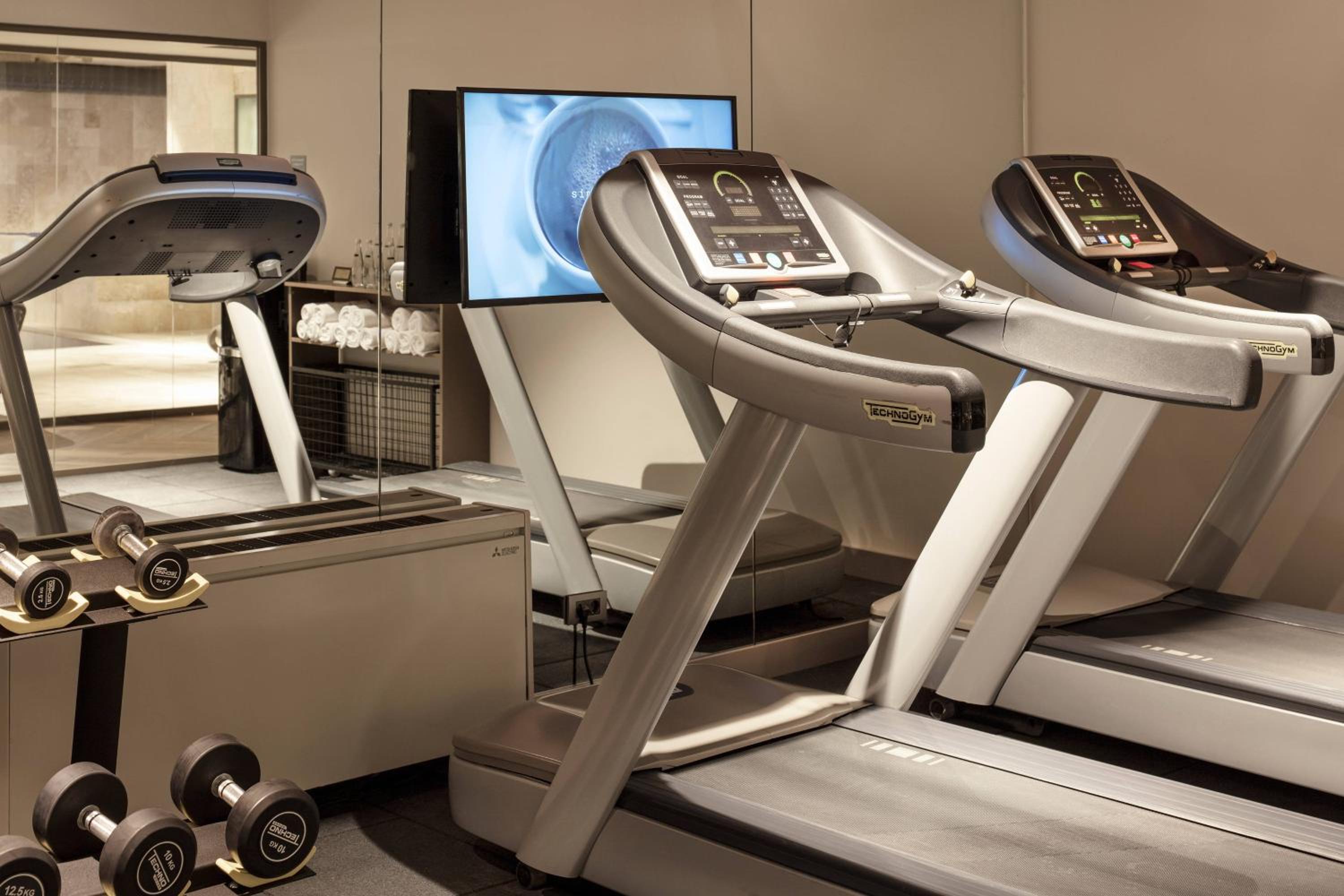 Delta Hotels by Marriott İstanbul Kağıthane - Image 16