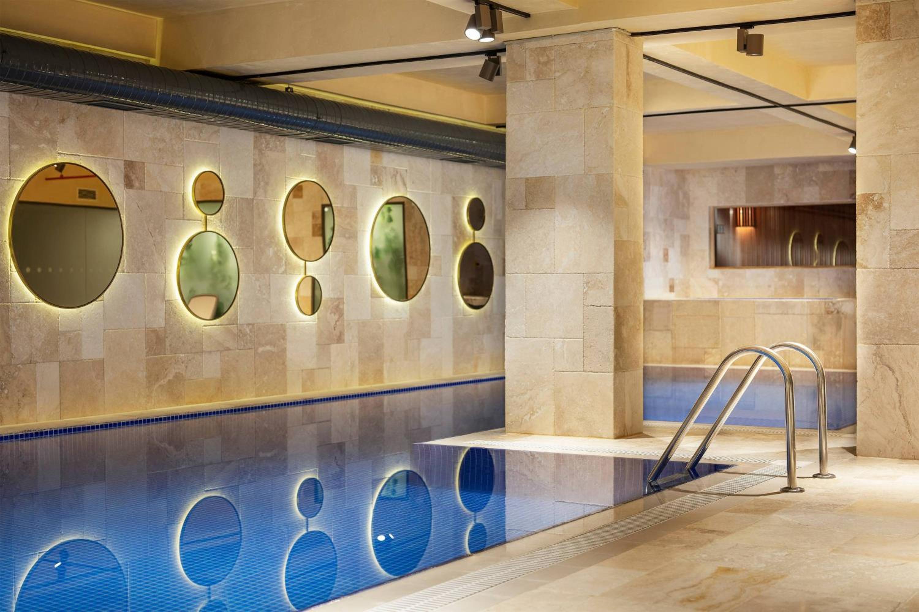 Delta Hotels by Marriott İstanbul Kağıthane - Image 13