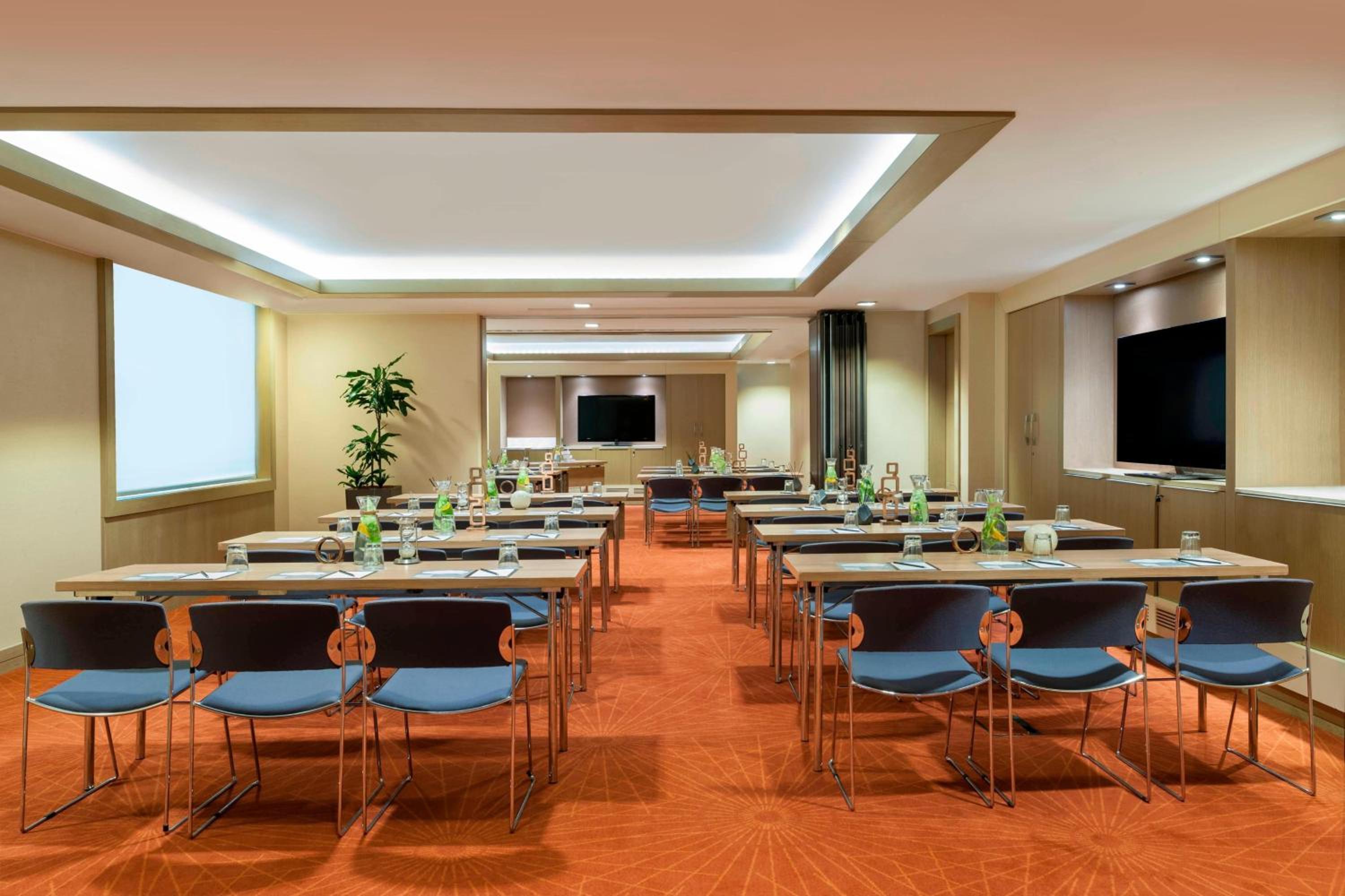 Renaissance İstanbul Polat Bosphorus Otel - Image 39