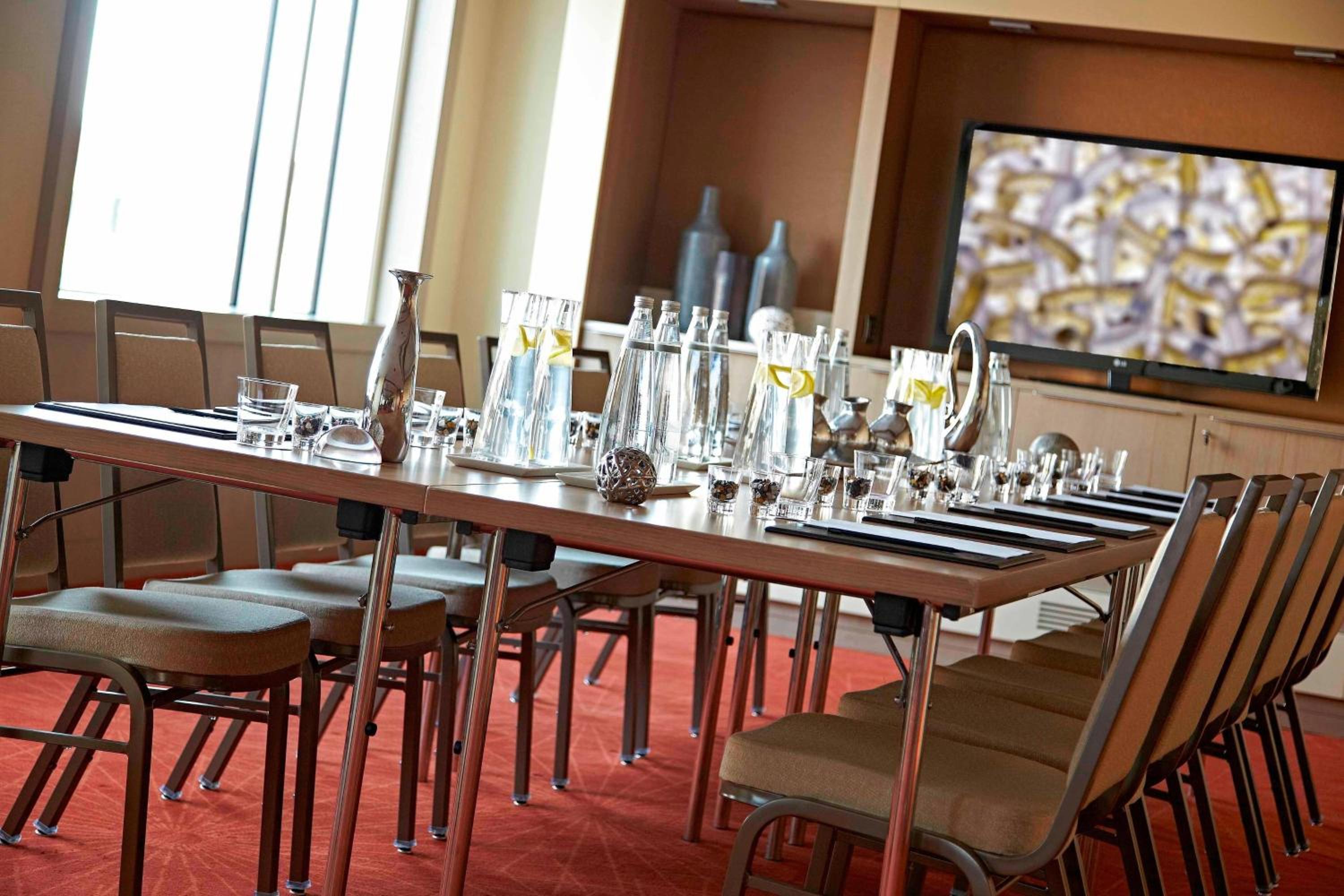 Renaissance İstanbul Polat Bosphorus Otel - Image 21