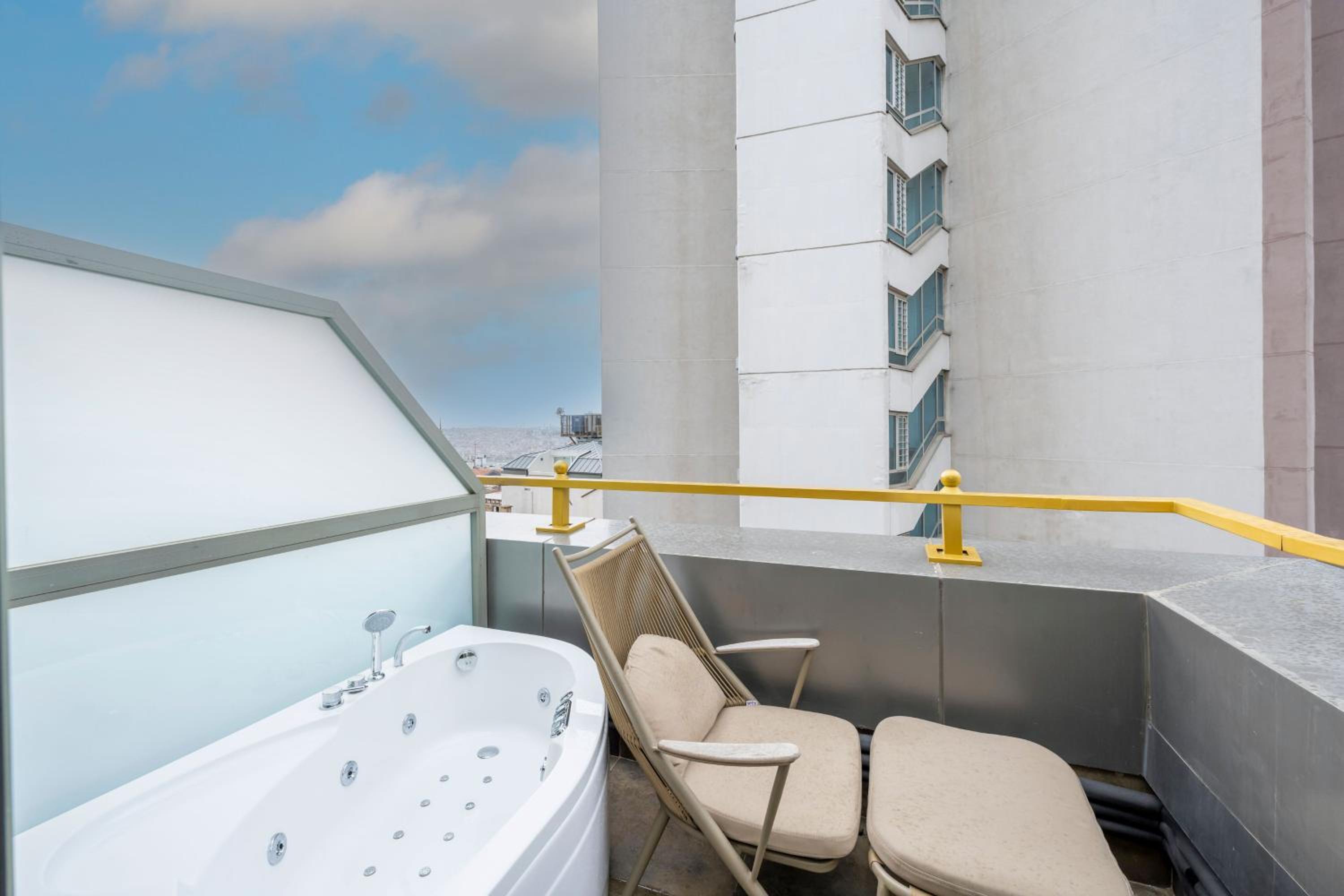 Ramada By Wyndham Istanbul Pera Taksim - Image 9