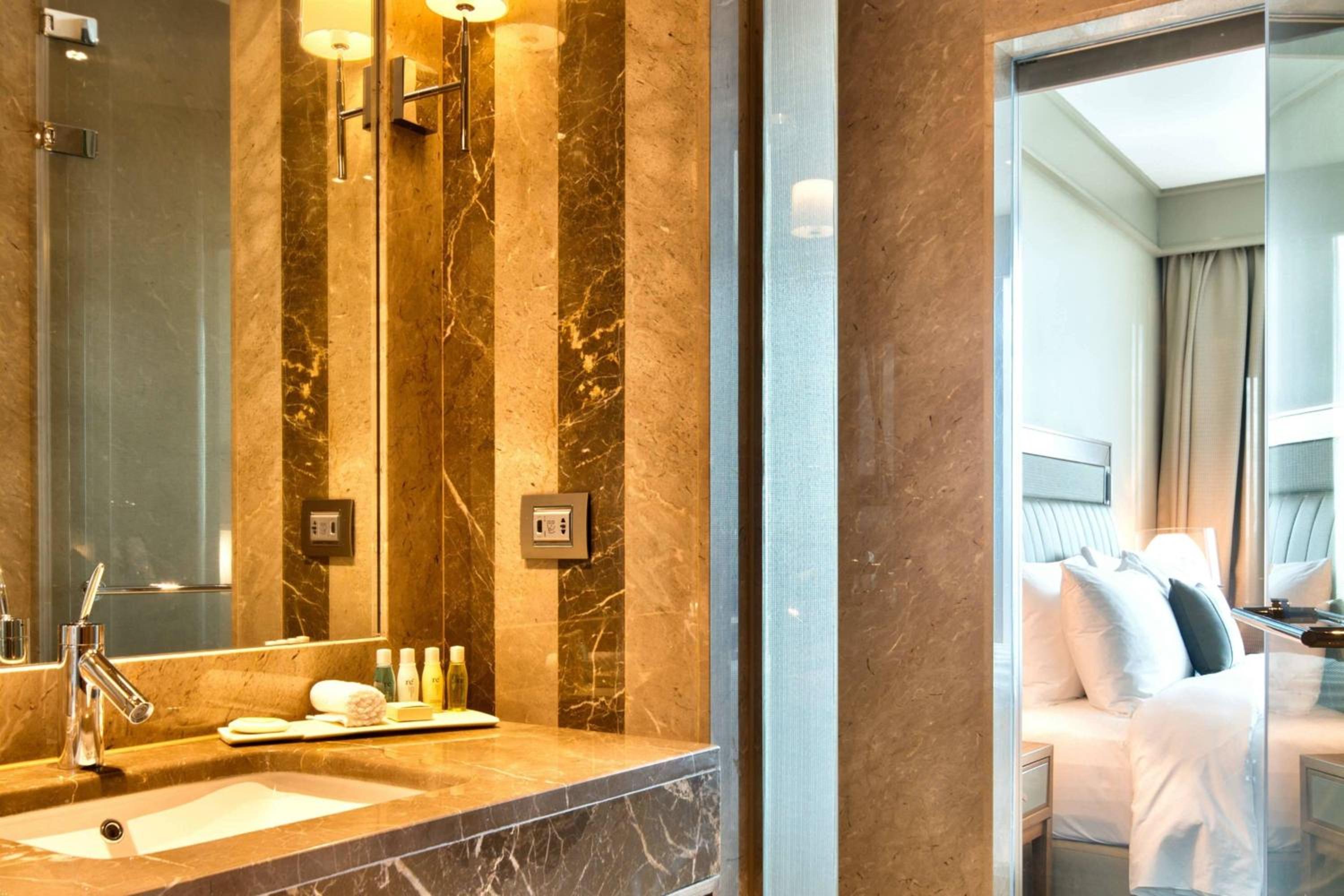 Renaissance İstanbul Polat Bosphorus Otel - Image 31