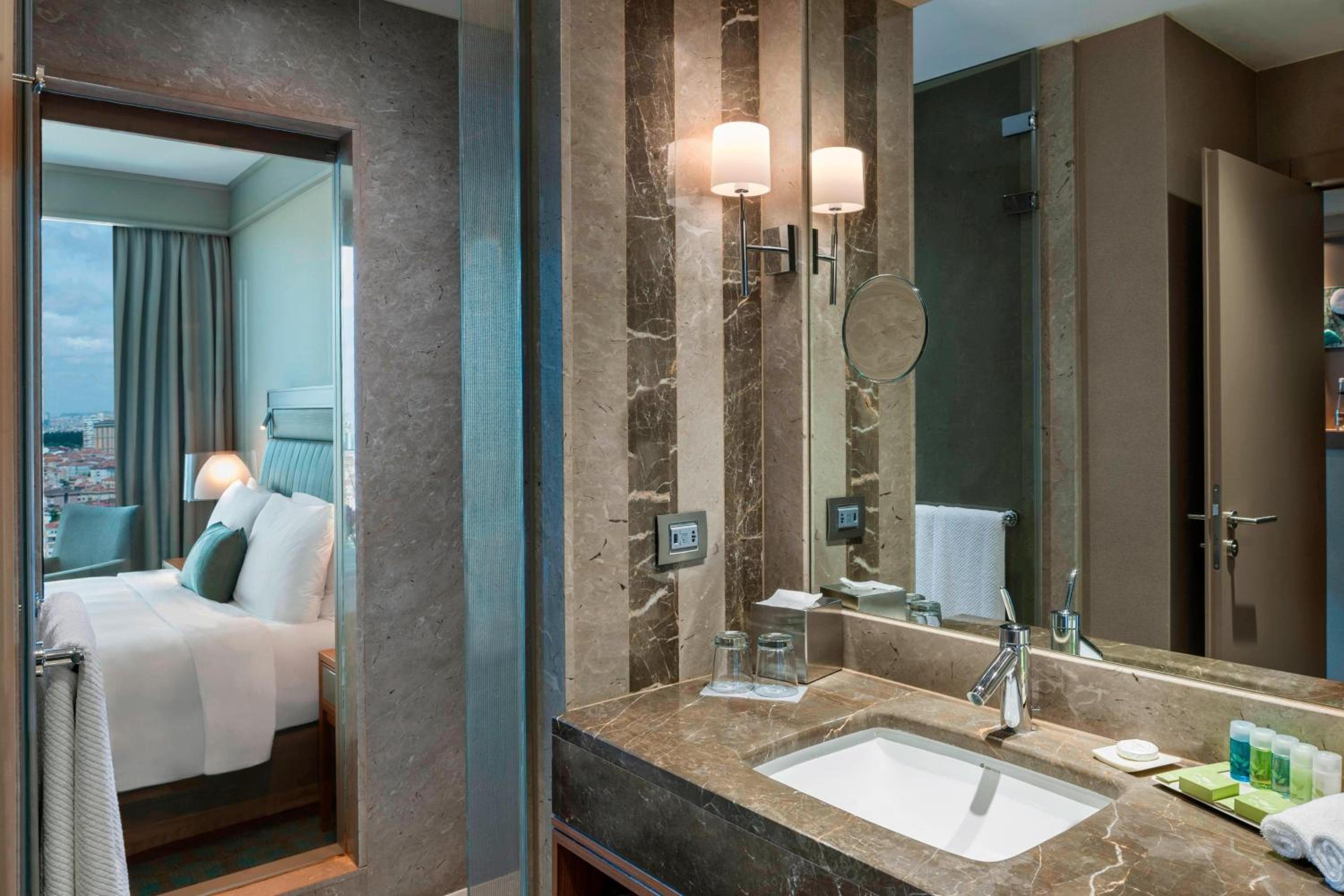 Renaissance İstanbul Polat Bosphorus Otel - Image 32