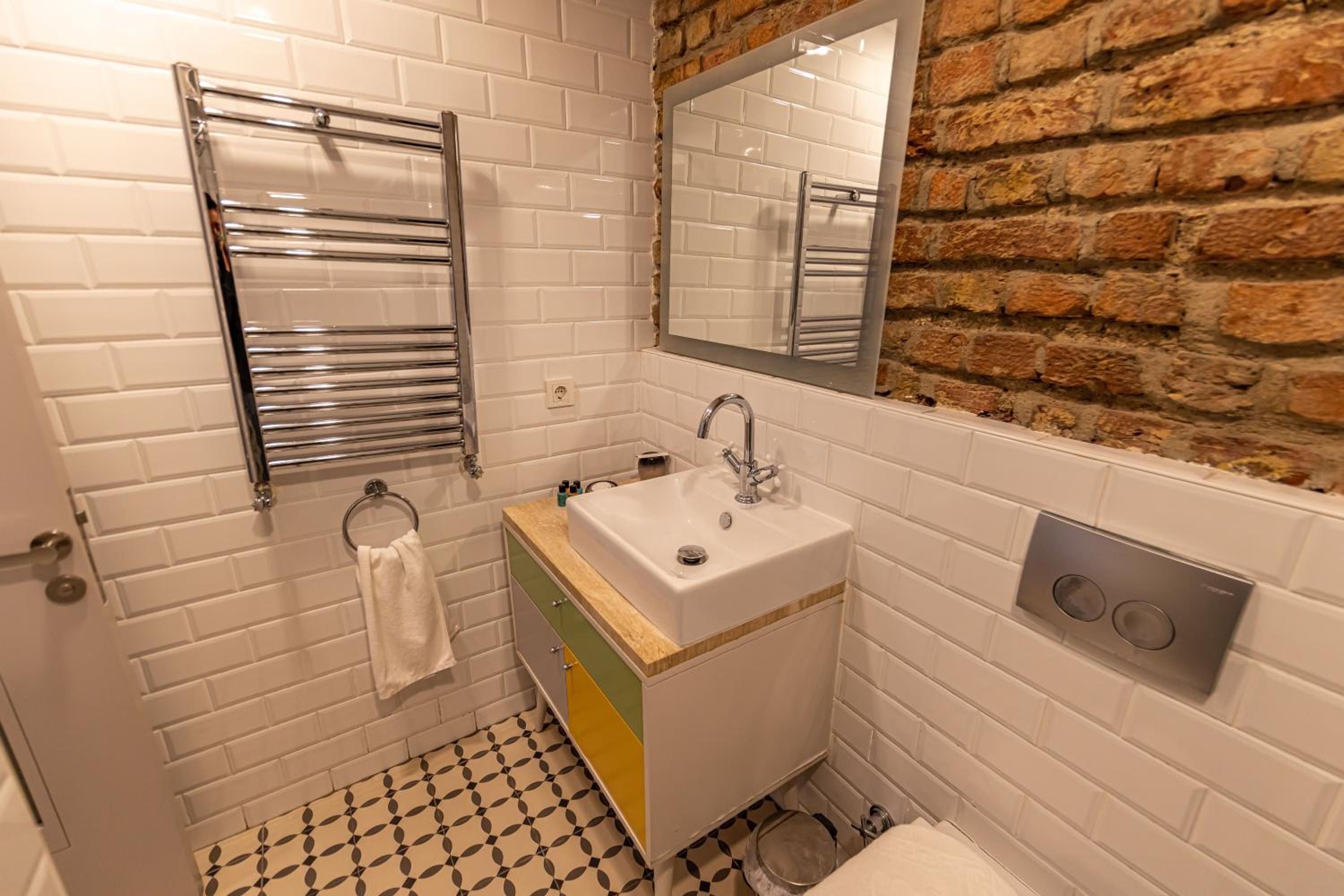 Calanthe Residence - Image 50