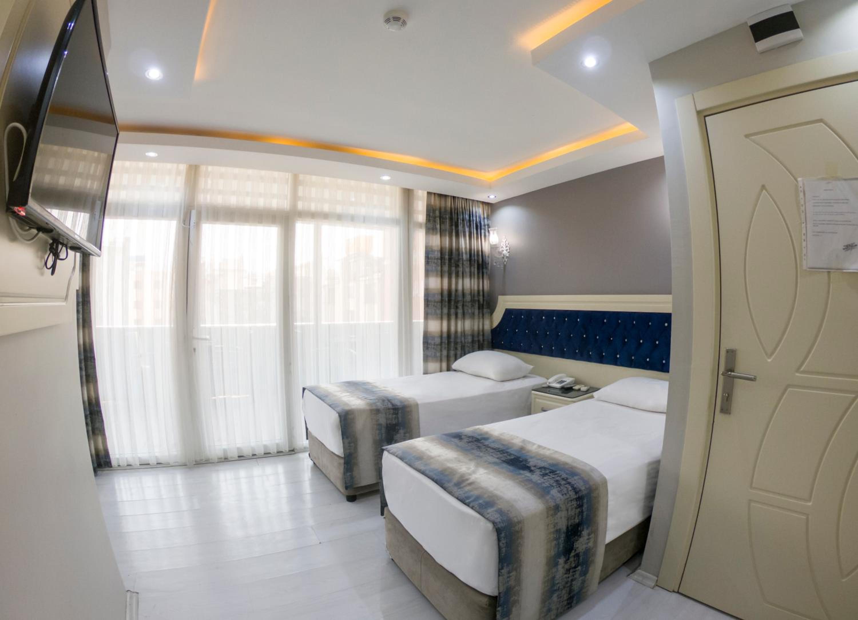 Crowned Plus Otel - Image 27
