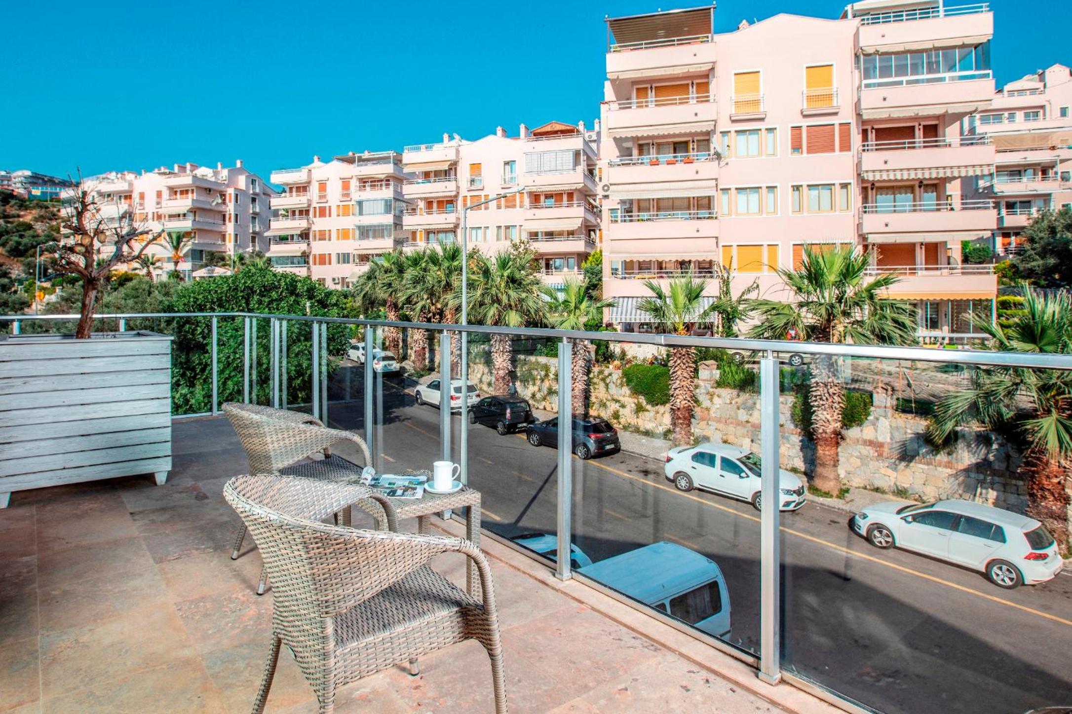 Charisma De Luxe Hotel - Image 27
