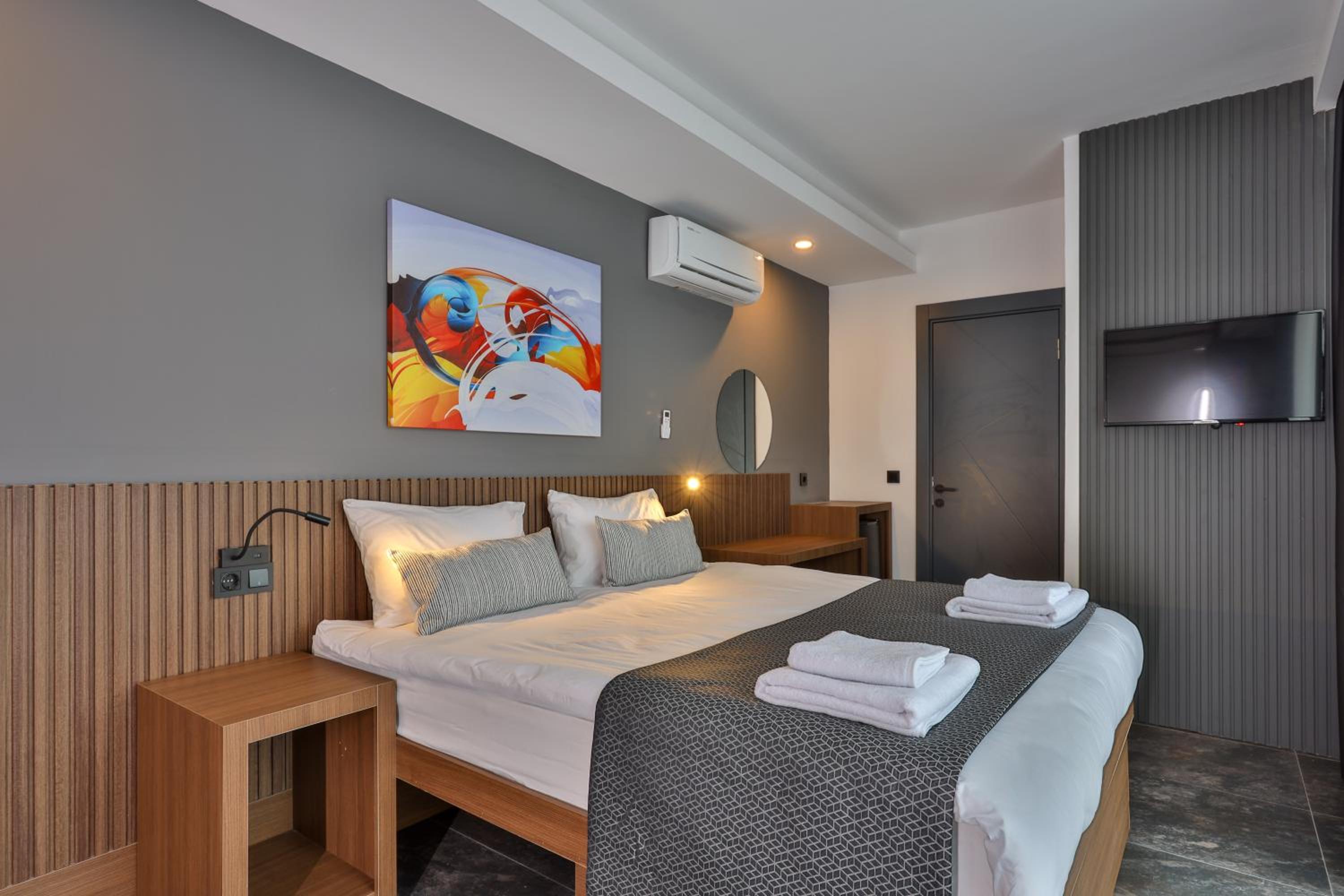 Wolf Of The City Otel - Image 87