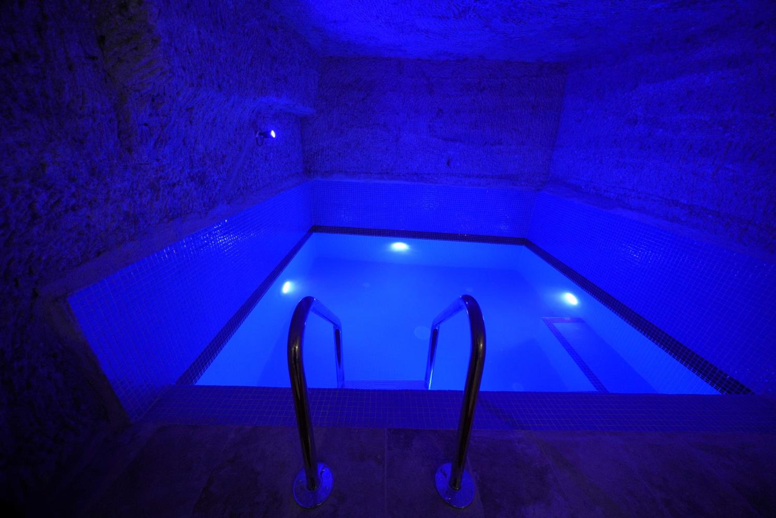 Travel Inn Cave Hotel - Image 5