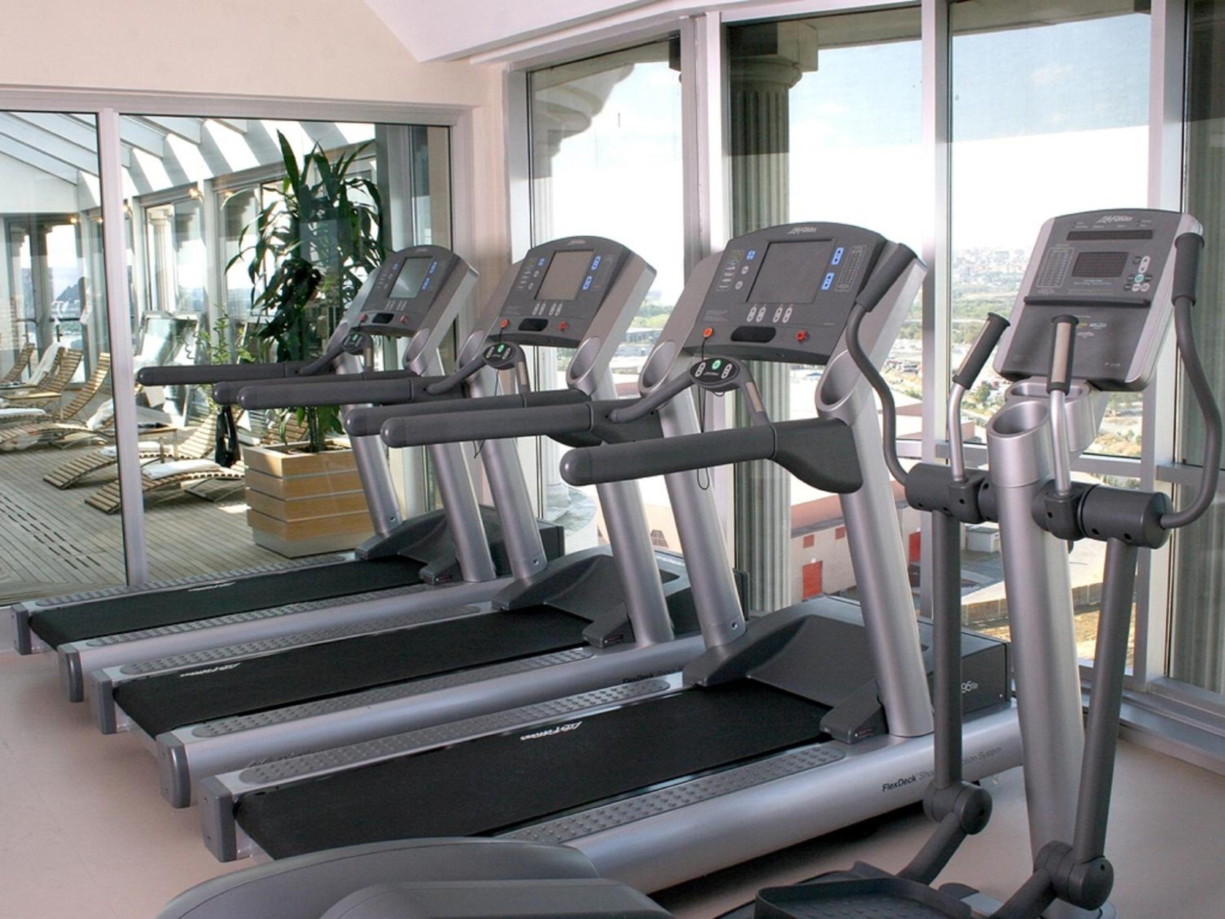 WOW Airport Hotel - Image 16