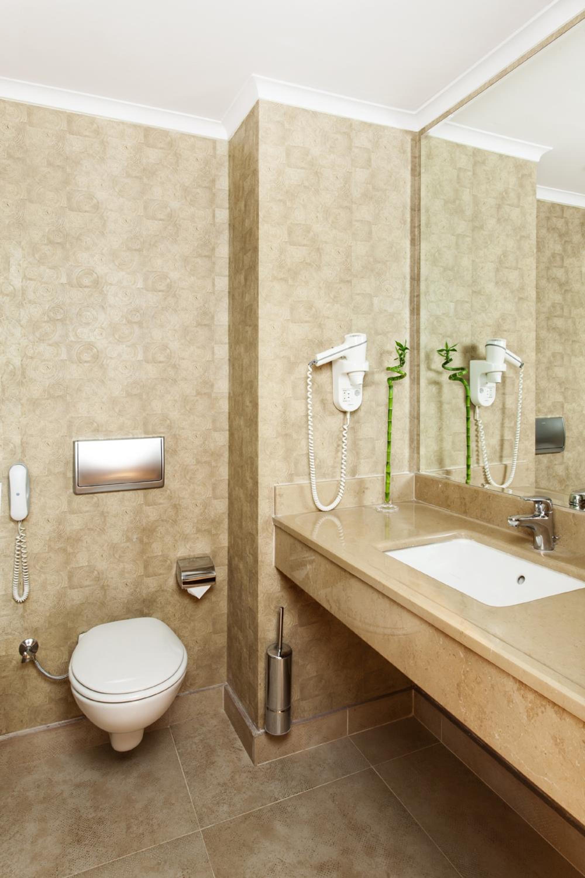 WOW Airport Hotel - Image 7