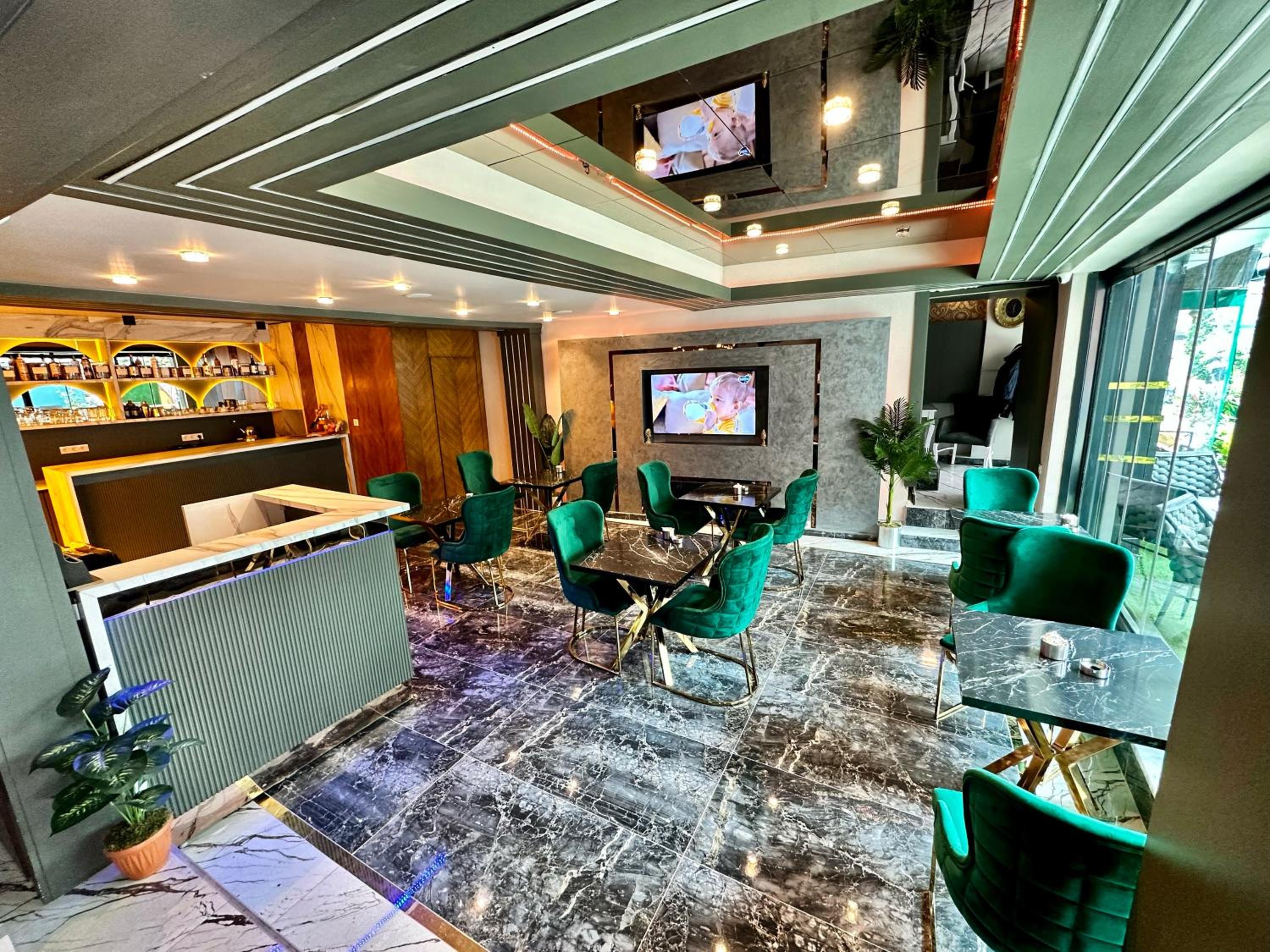 Crowned Plus Otel - Image 49
