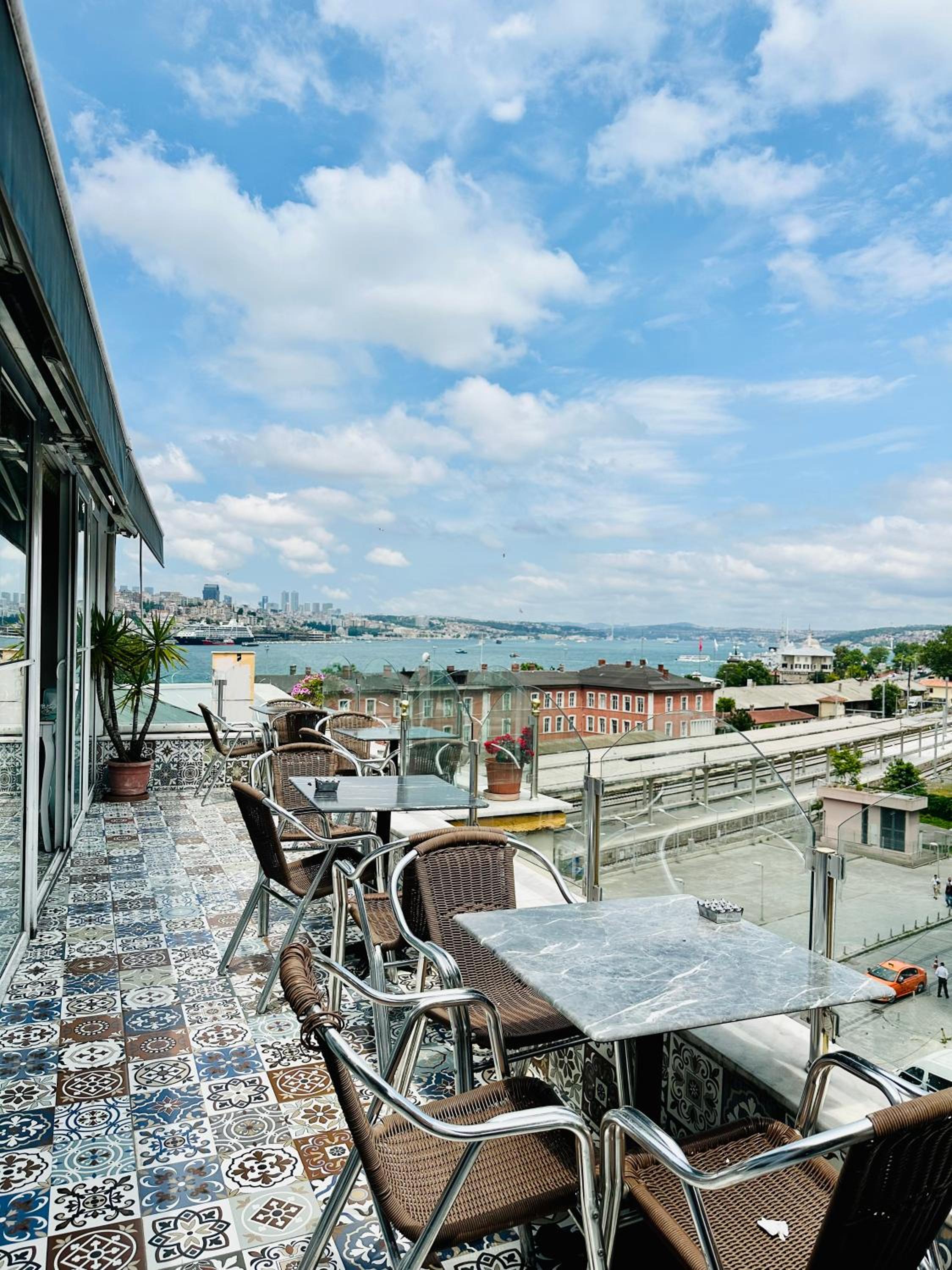 Crowned Plus Otel - Image 41