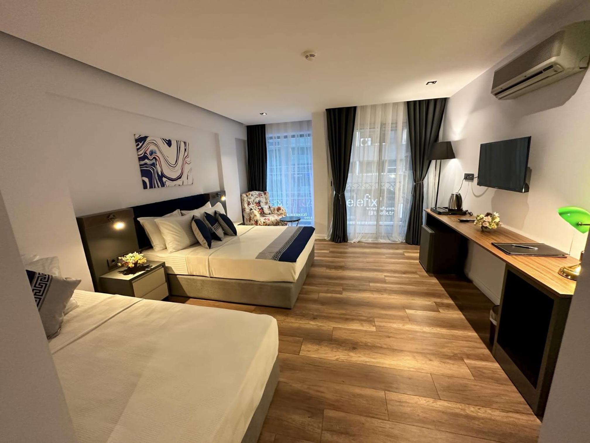 THE ROYALS HOTEL - Image 6