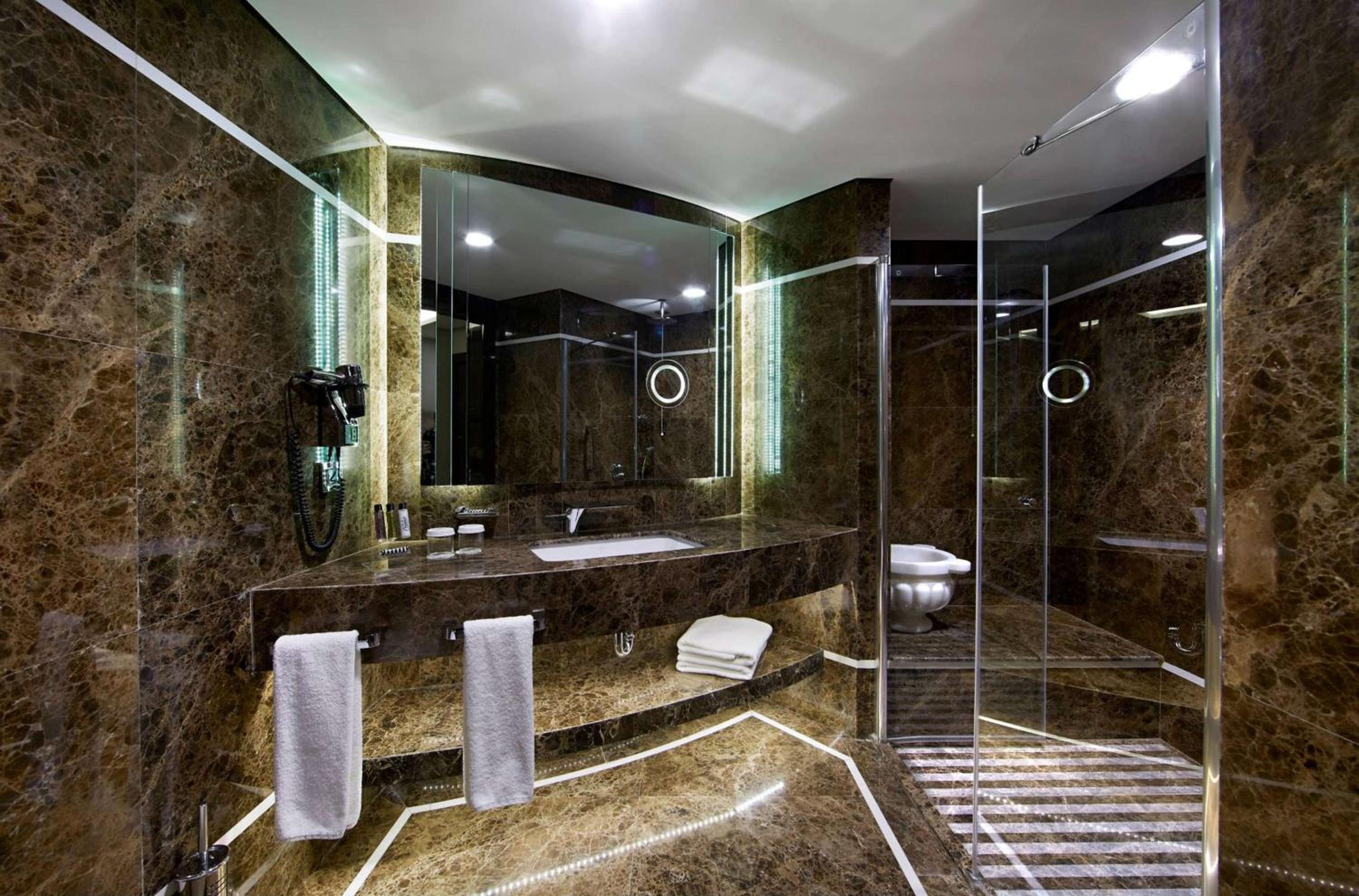 DoubleTree by Hilton İstanbul Esentepe - Image 56