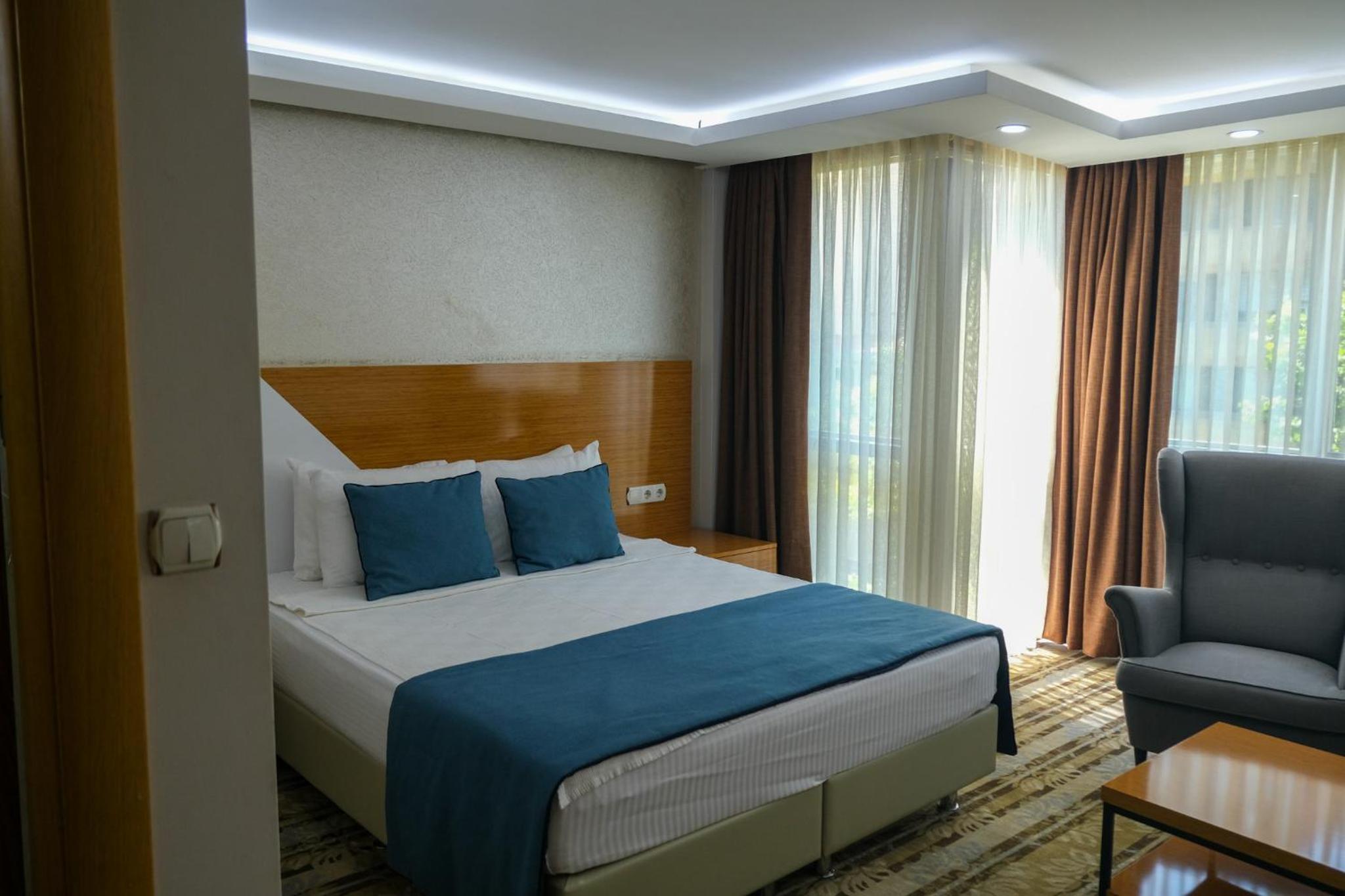 Bulvar Hotel - Image 18