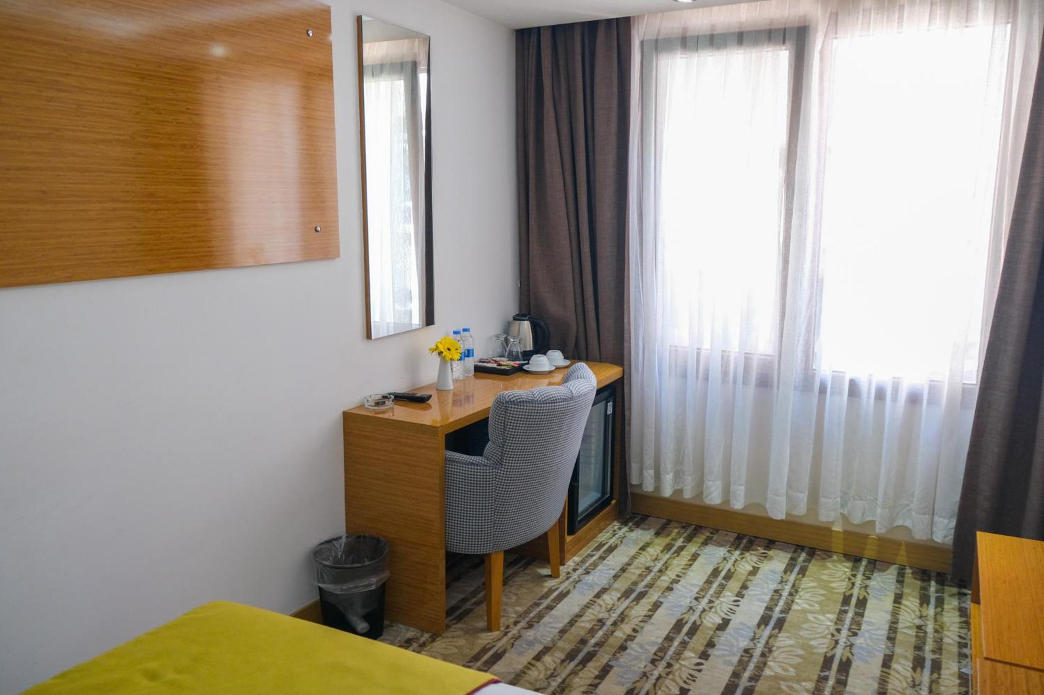 Bulvar Hotel - Image 36