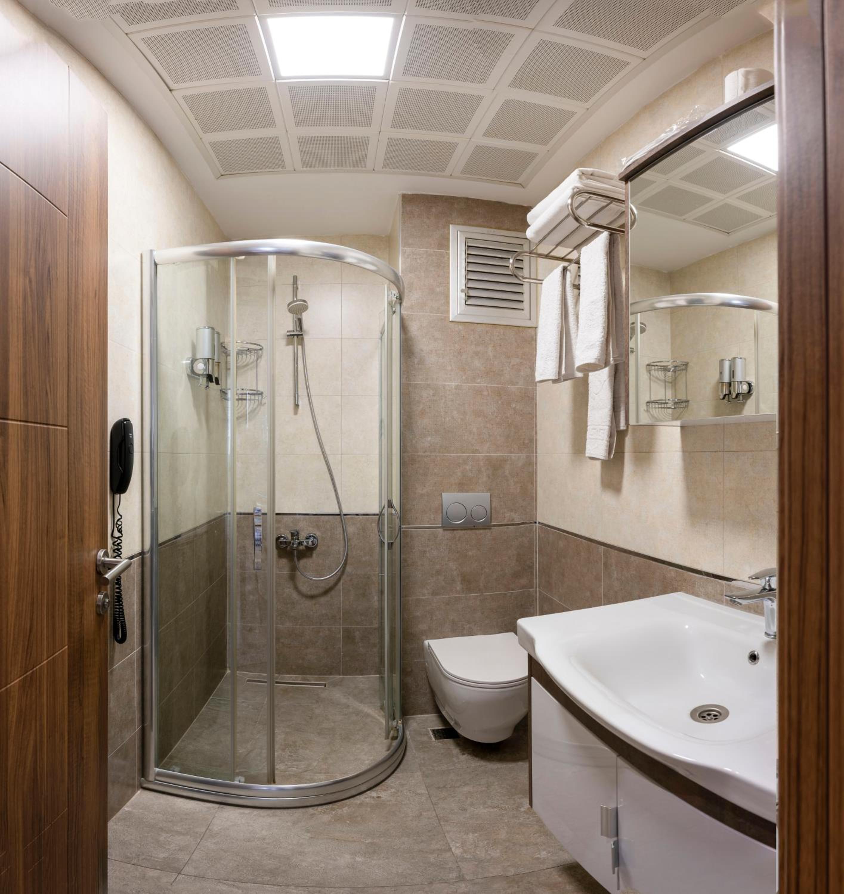 Comfort Suites Otel - Image 13
