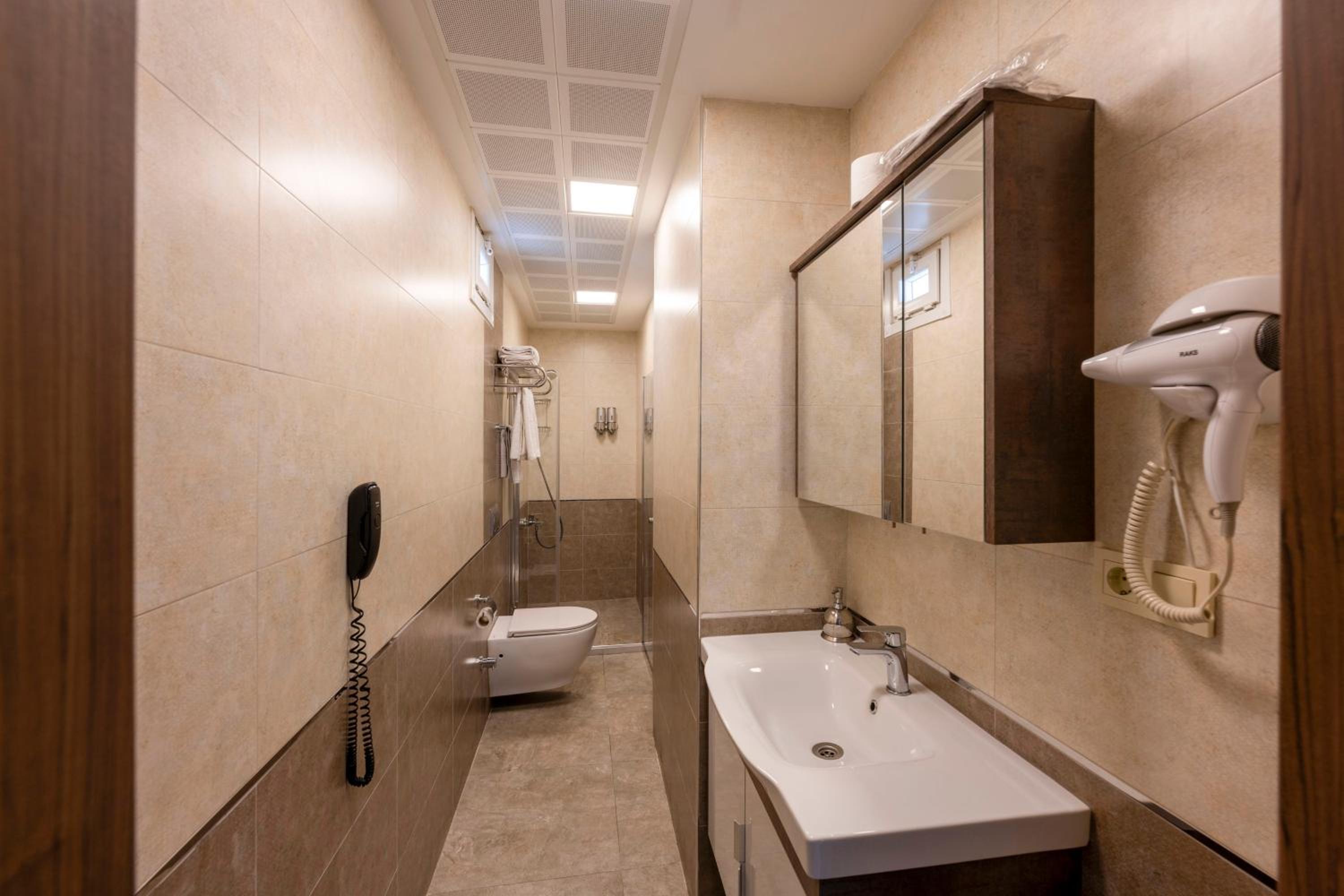 Comfort Suites Otel - Image 21