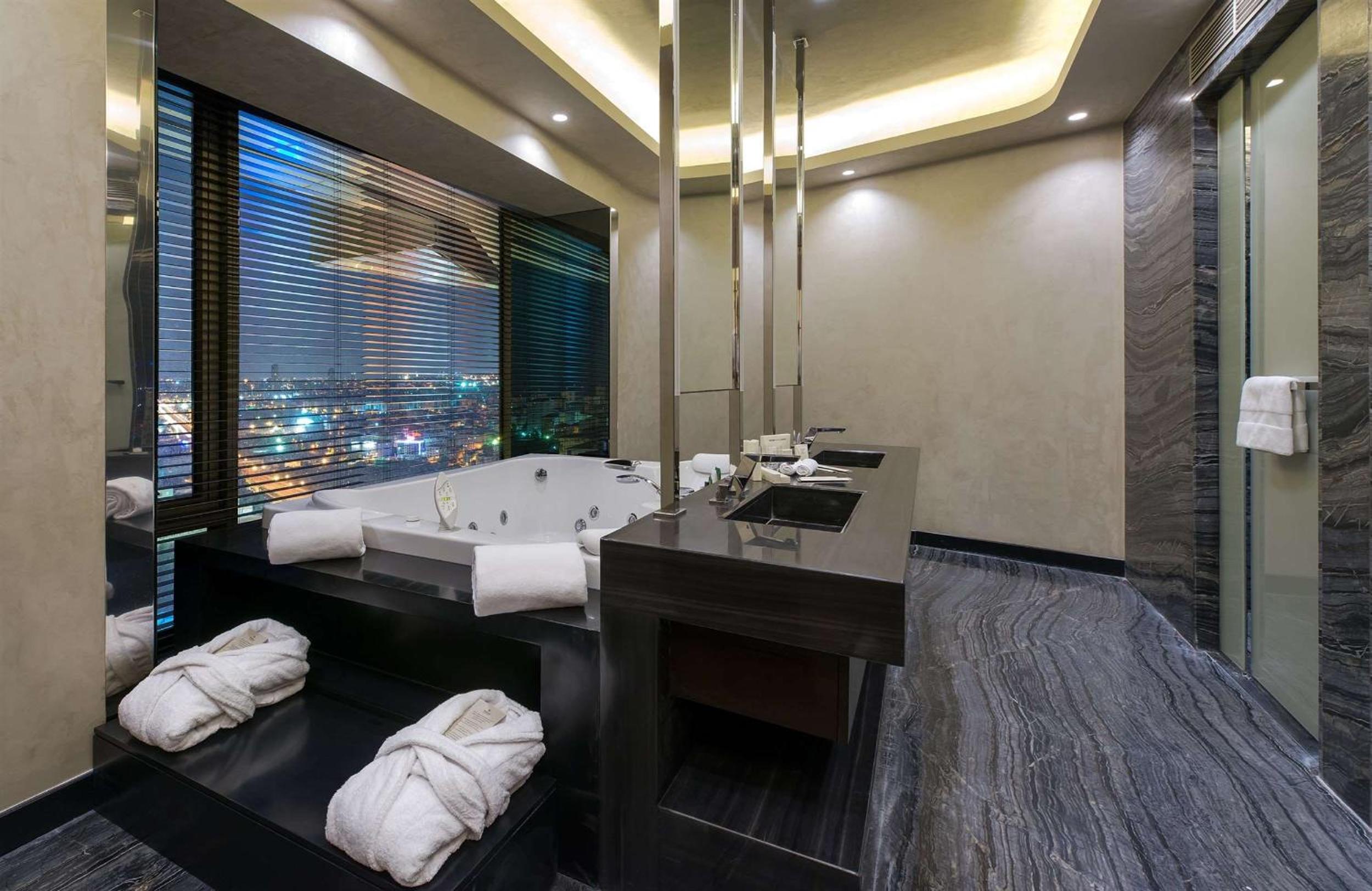 Hilton Istanbul Kozyatagi - Image 32