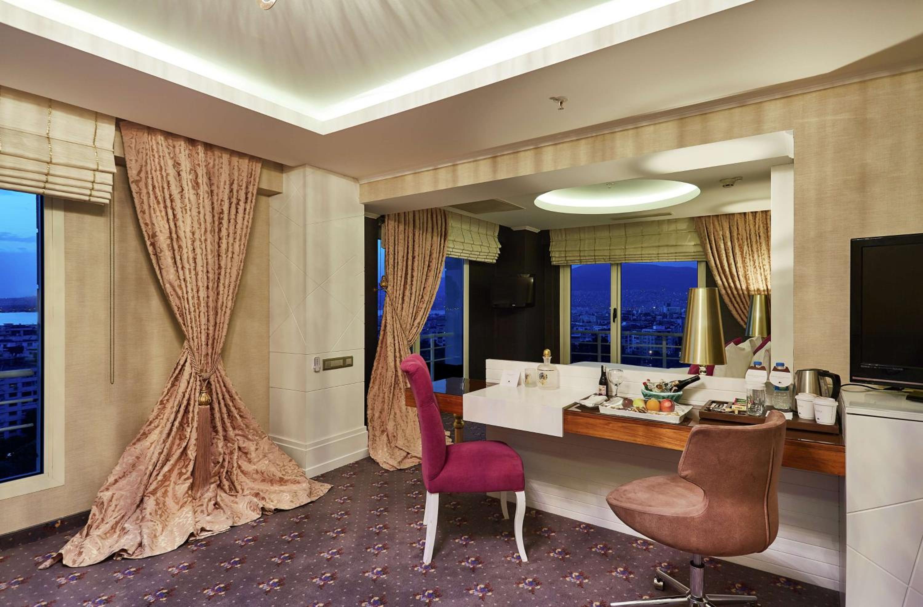 DoubleTree by Hilton Izmir - Alsancak - Image 27