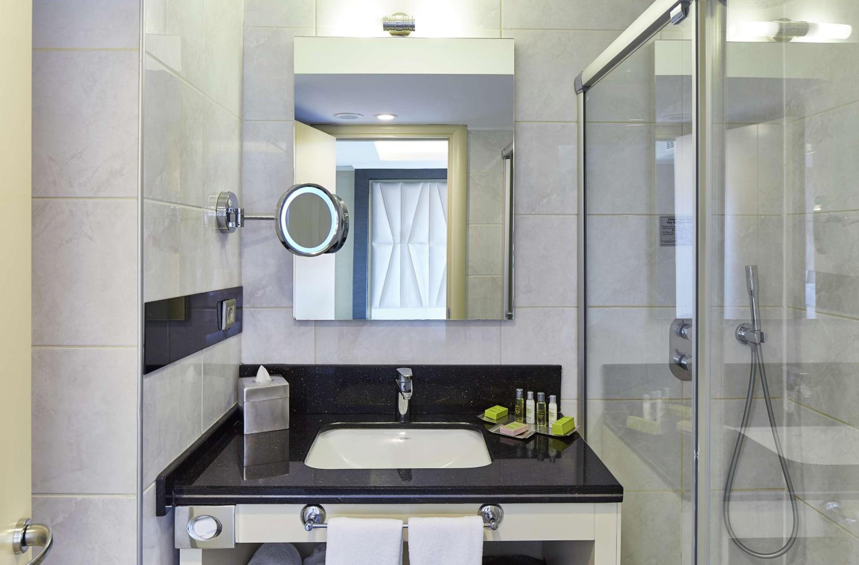 DoubleTree by Hilton Izmir - Alsancak - Image 33