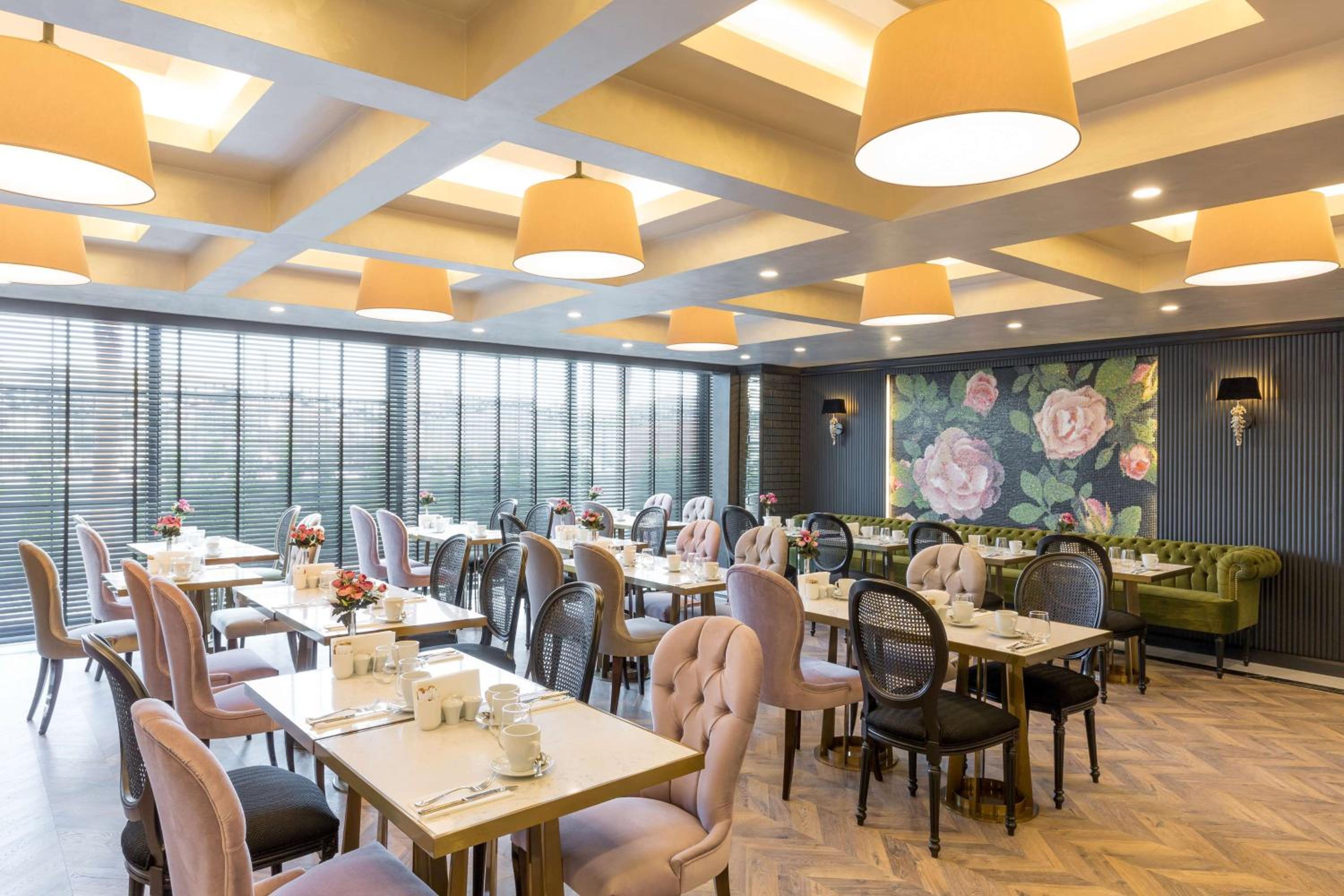 DoubleTree By Hilton Izmir Airport - Image 11