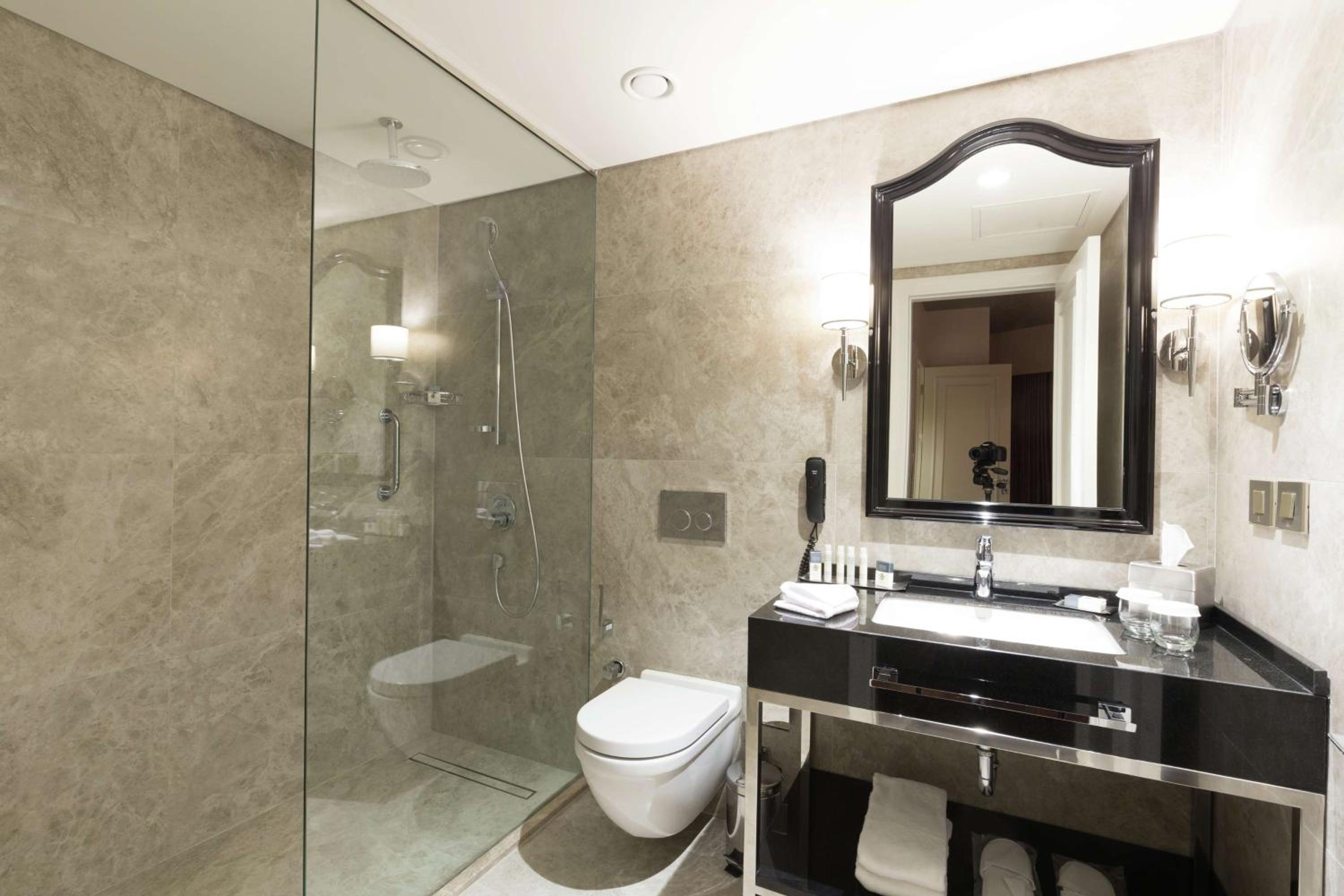 DoubleTree By Hilton Izmir Airport - Image 21