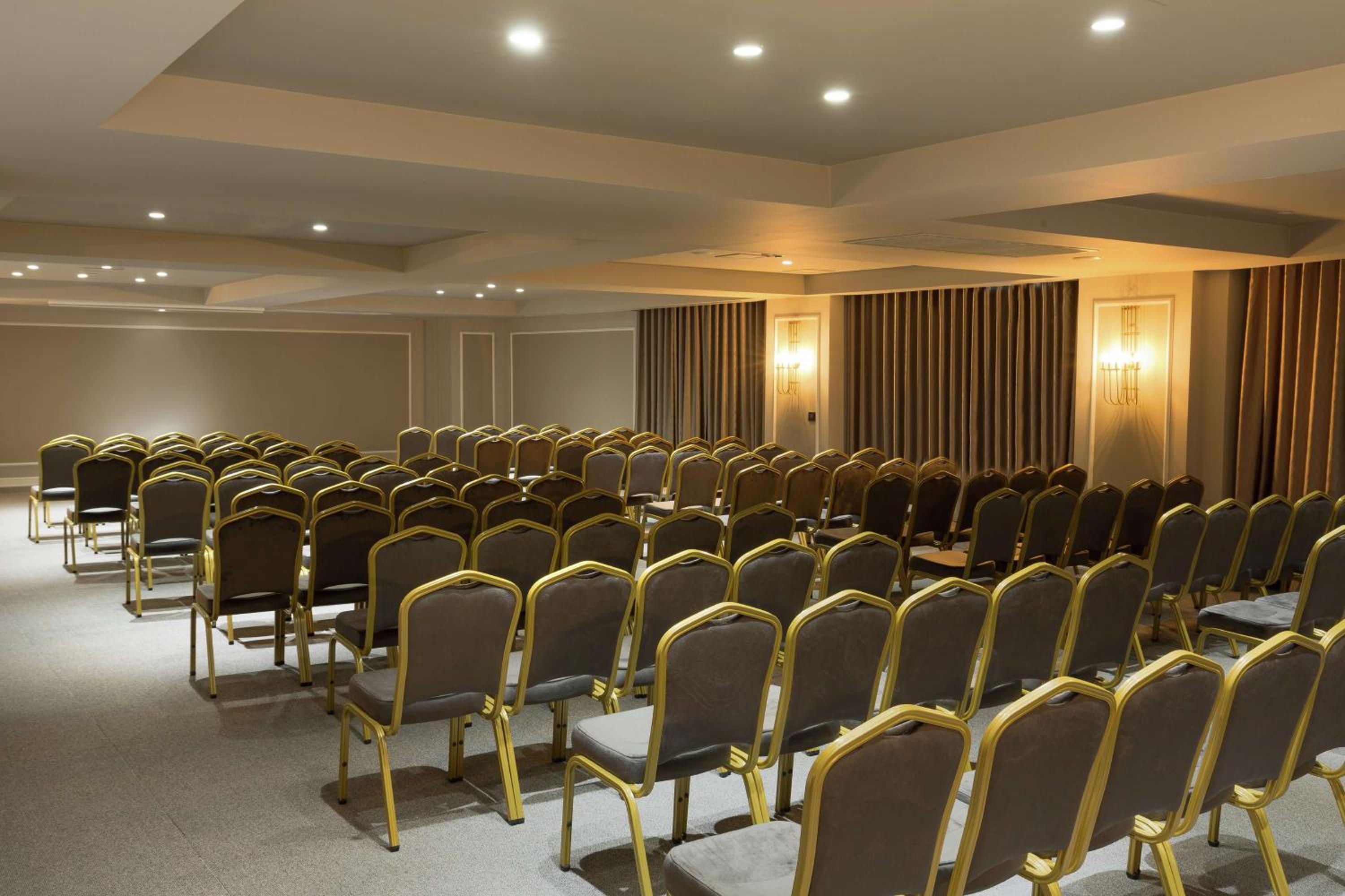 DoubleTree By Hilton Izmir Airport - Image 28