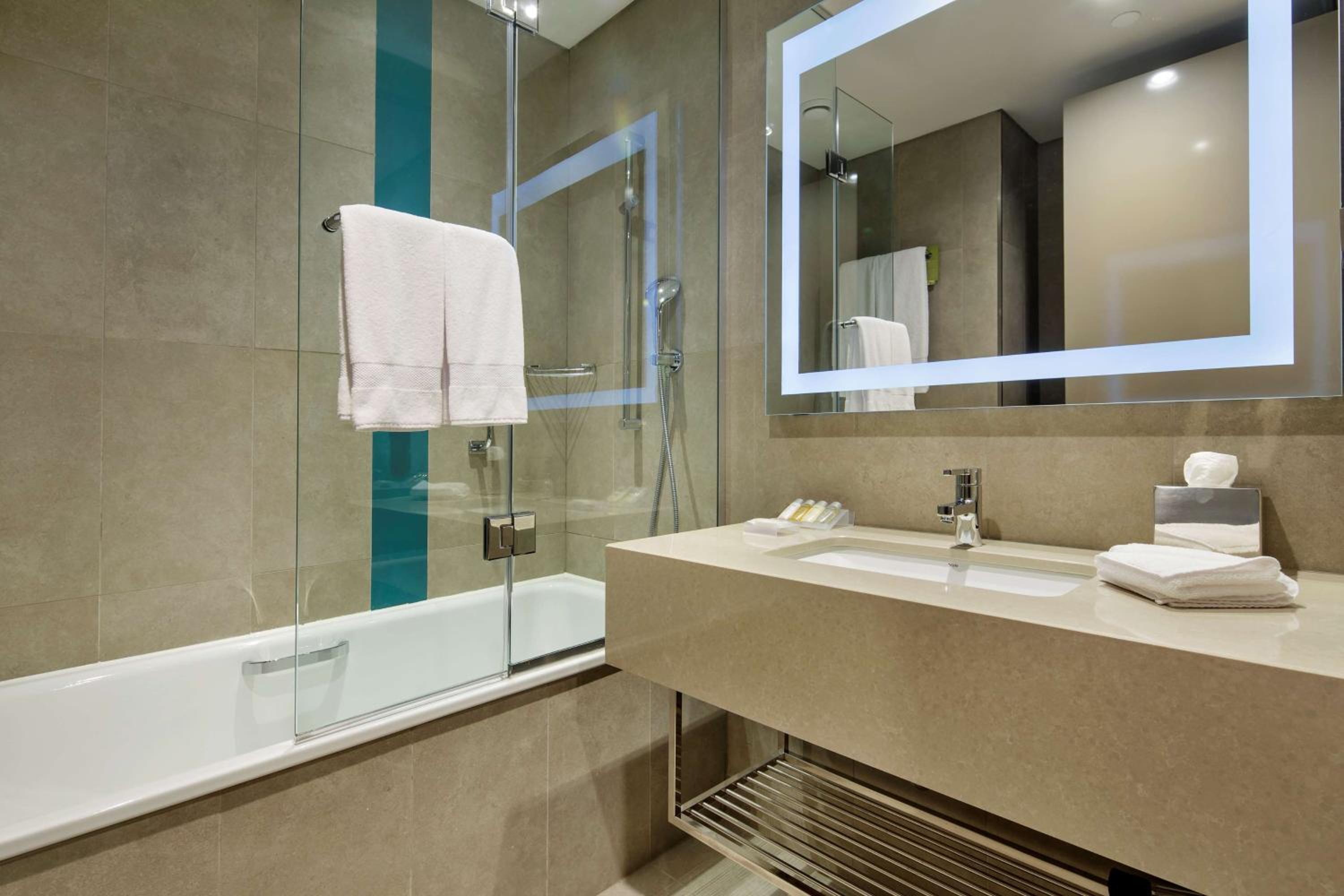 Hilton Garden Inn İstanbul Atatürk Havalimanı - Image 12