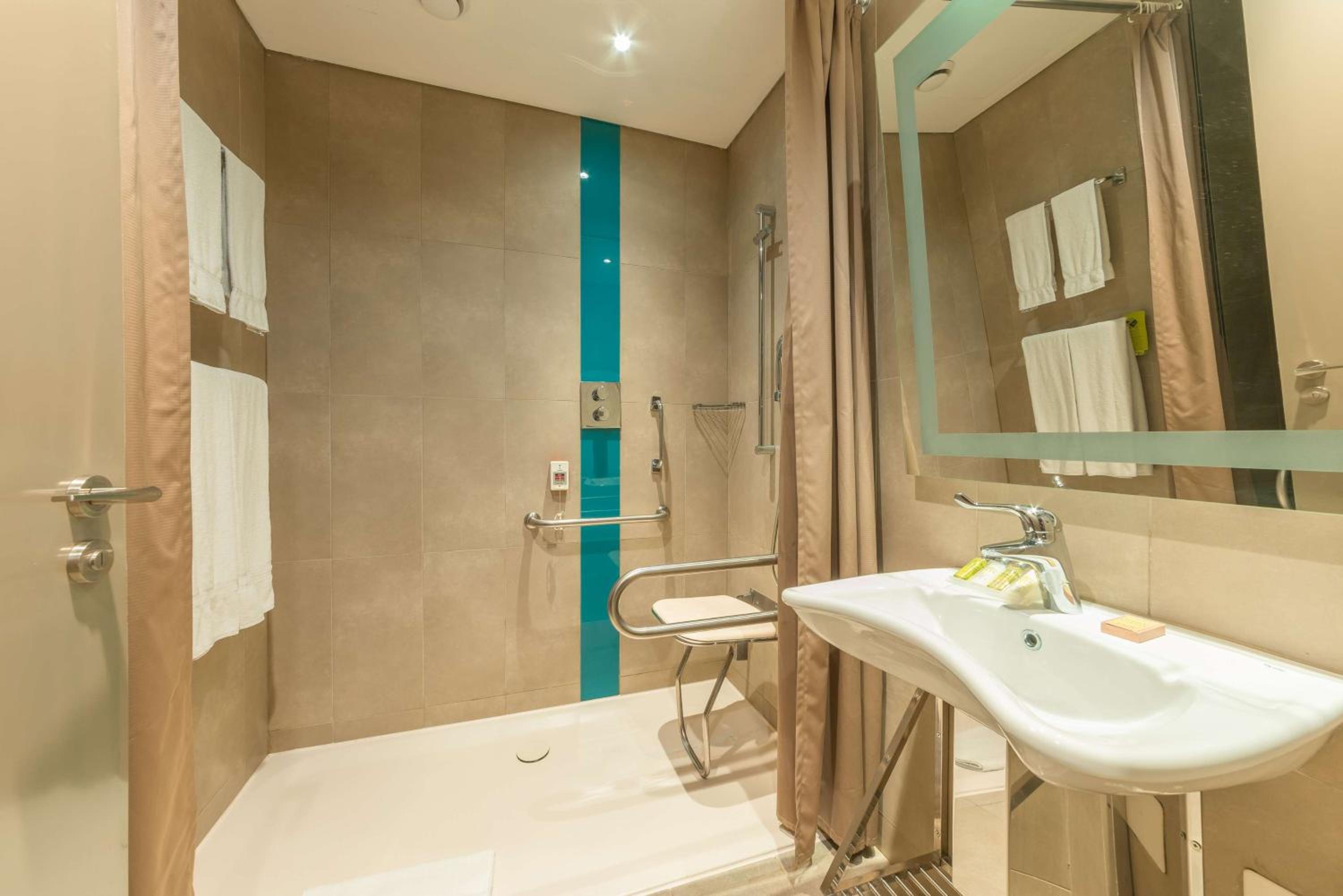 Hilton Garden Inn İstanbul Atatürk Havalimanı - Image 40