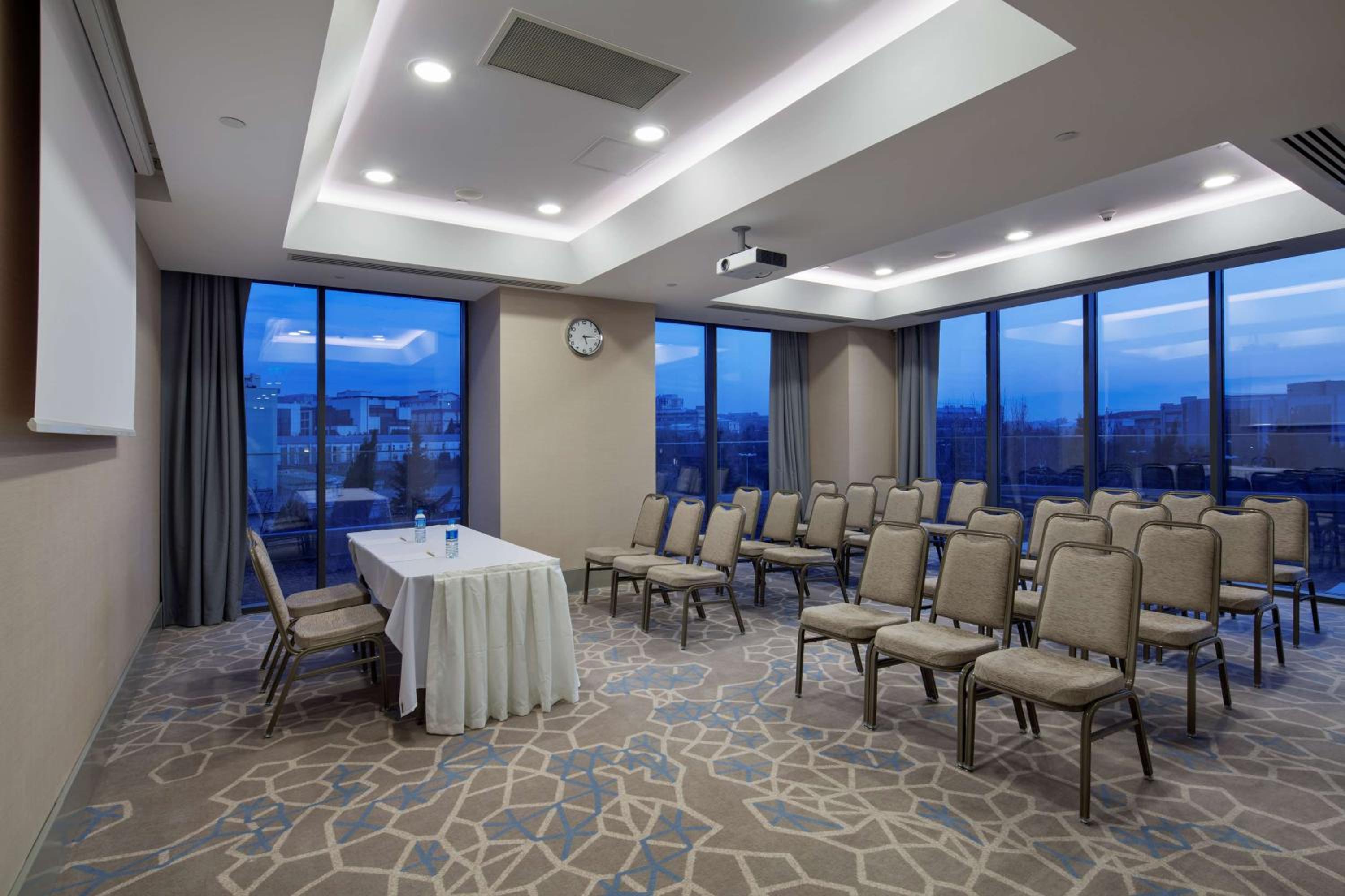 Hilton Garden Inn İstanbul Atatürk Havalimanı - Image 21
