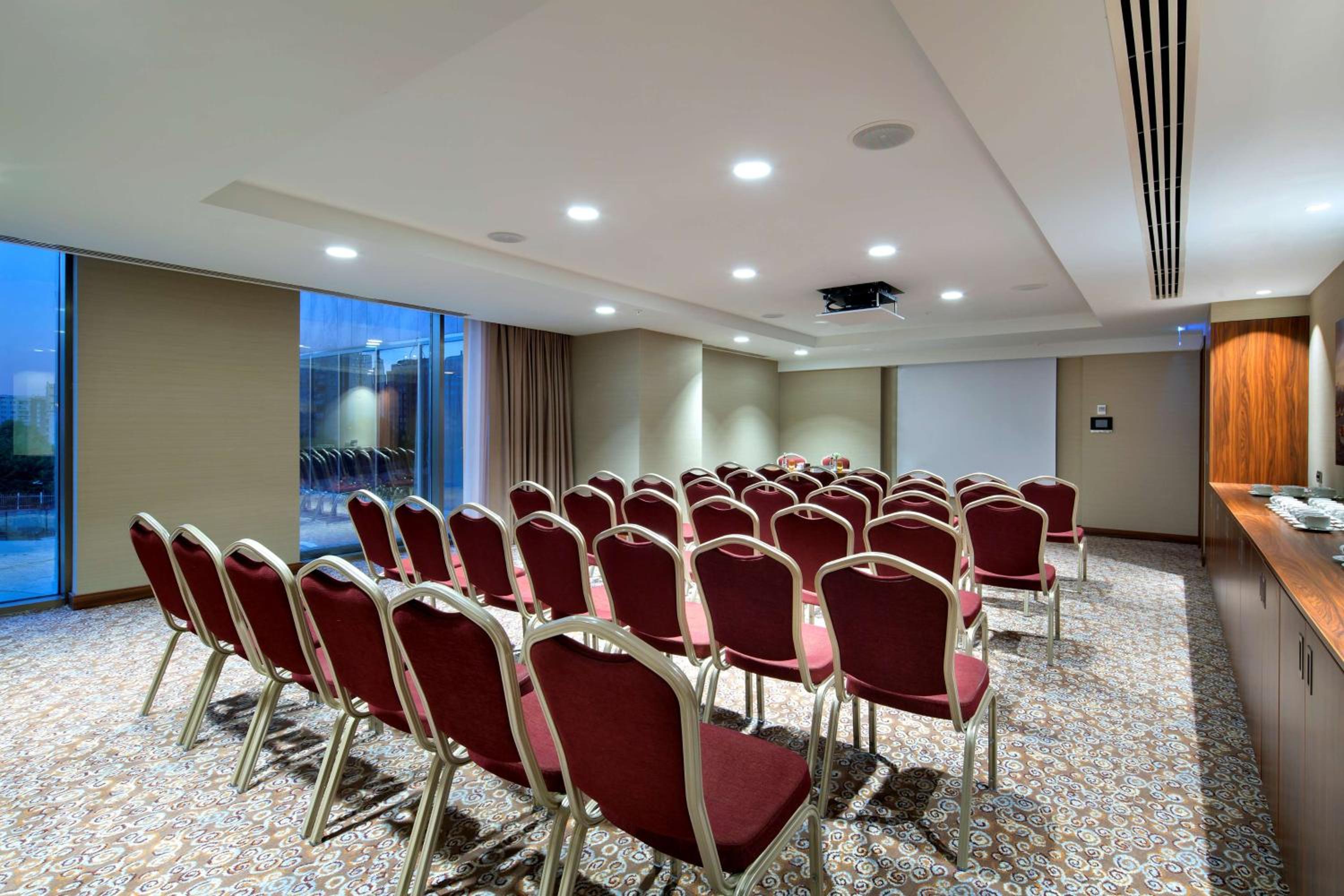 Hilton Garden Inn İstanbul Beylikdüzü - Image 31