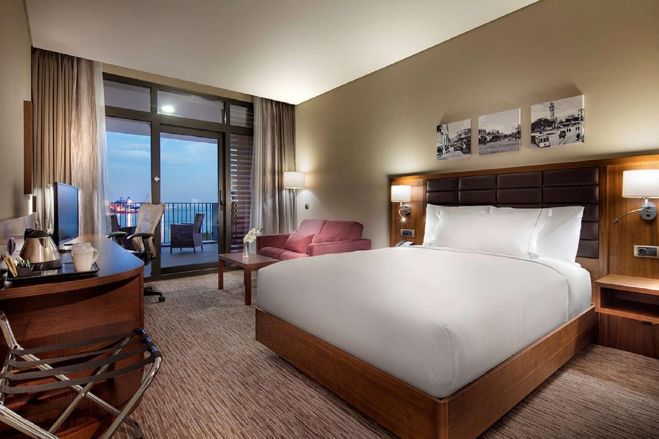 Hilton Garden Inn Izmir Bayrakli - Image 17