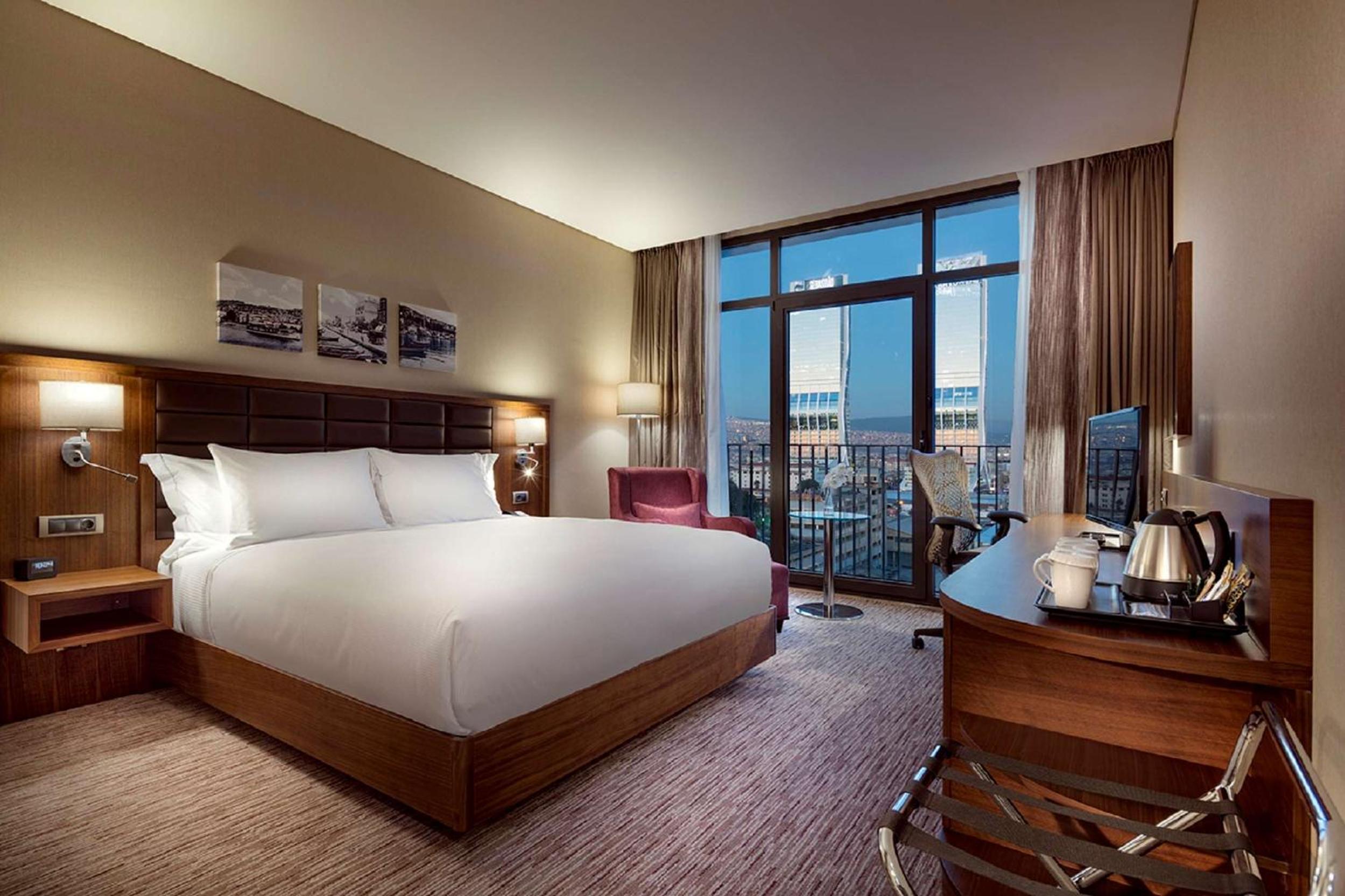 Hilton Garden Inn Izmir Bayrakli - Image 18