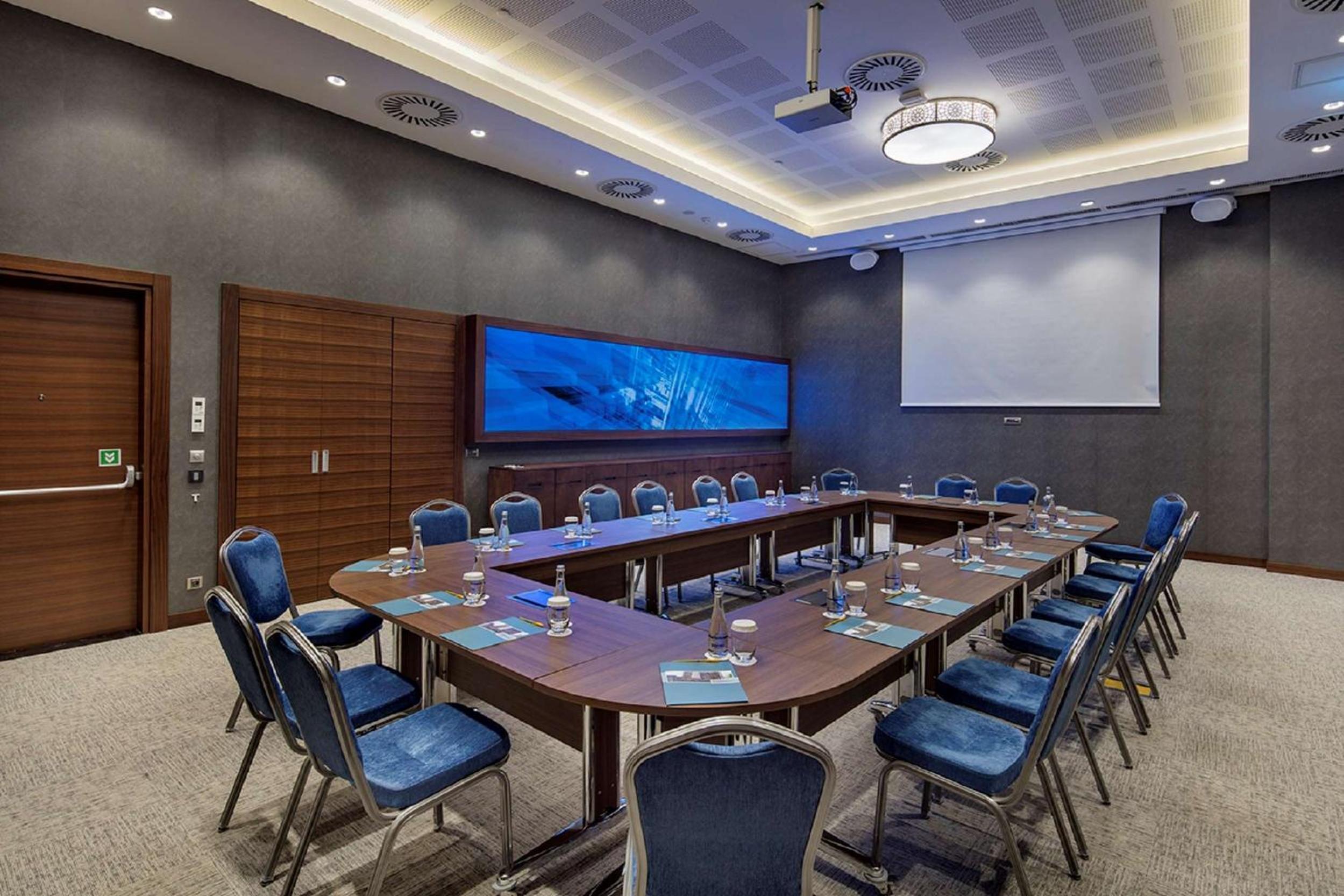 Hilton Garden Inn Izmir Bayrakli - Image 20
