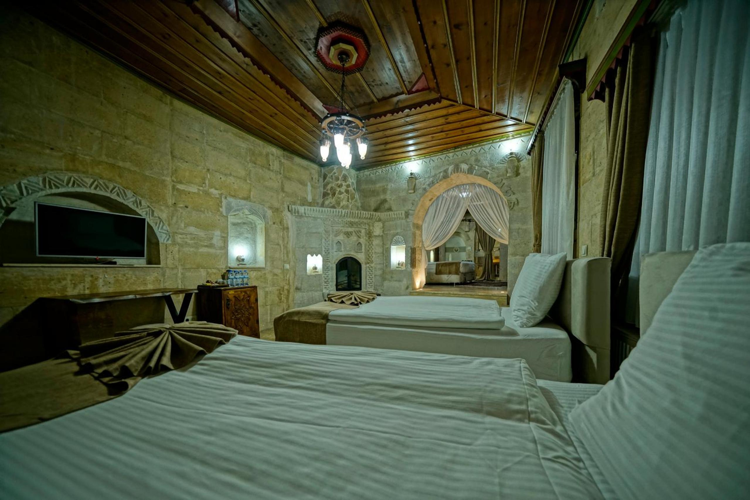 Holiday Cave Hotel - Image 154