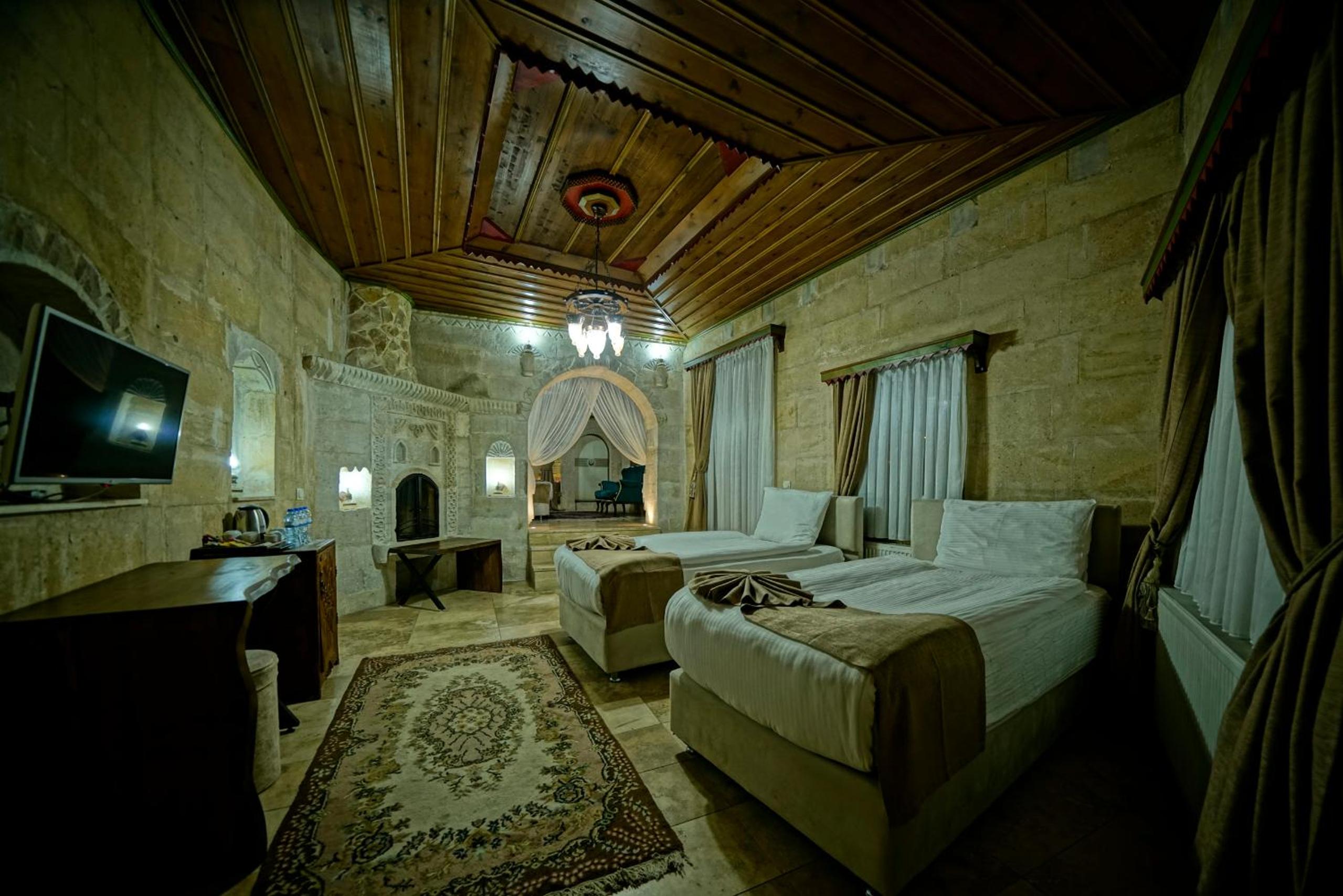 Holiday Cave Hotel - Image 156
