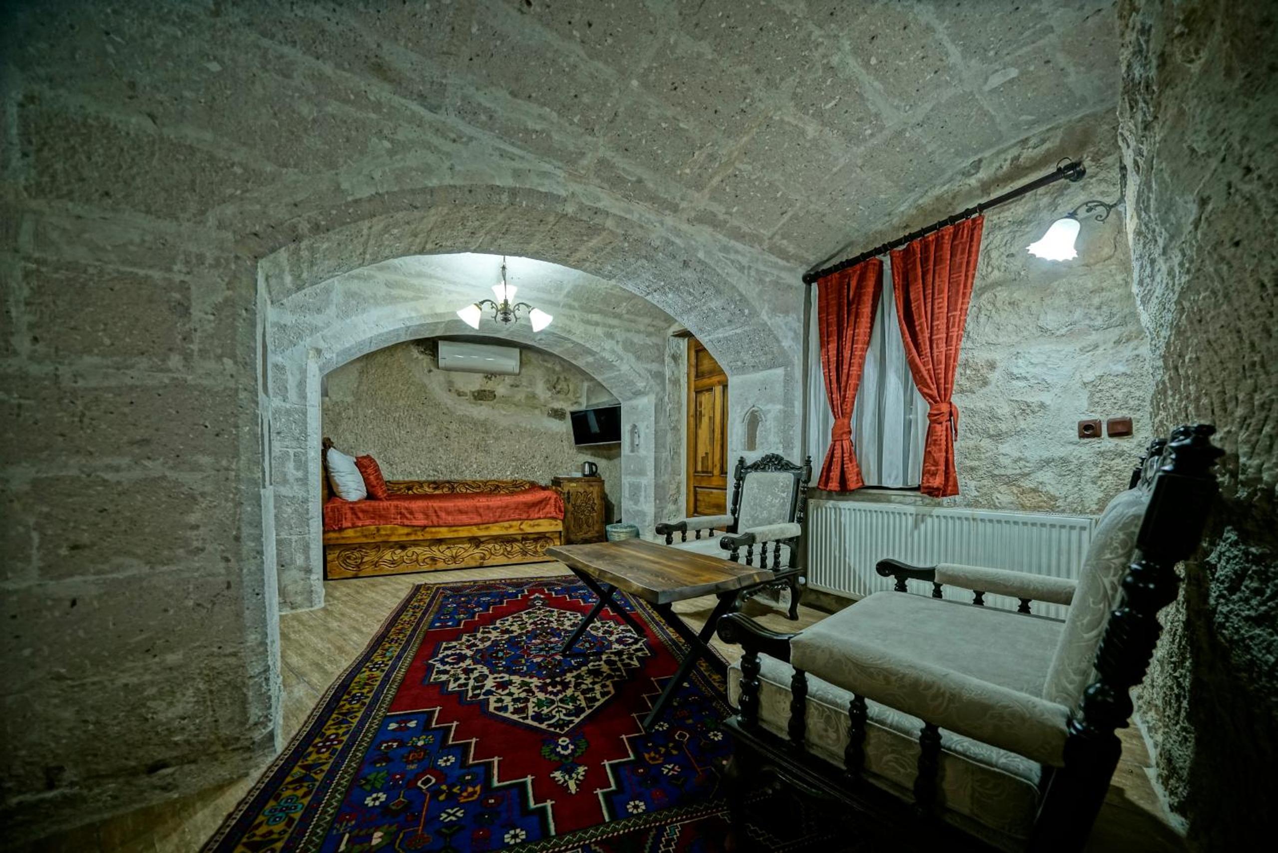 Holiday Cave Hotel - Image 162