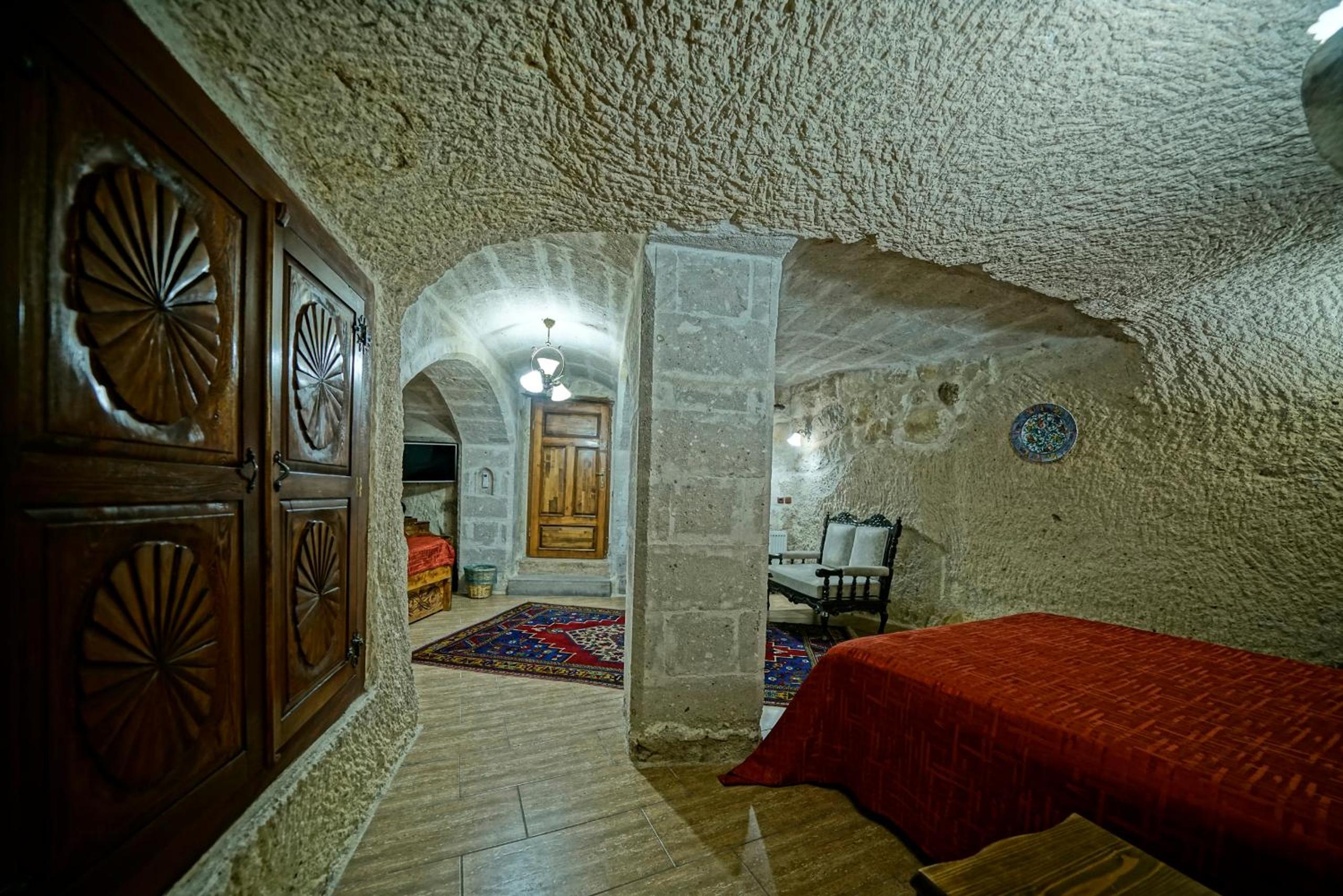 Holiday Cave Hotel - Image 165