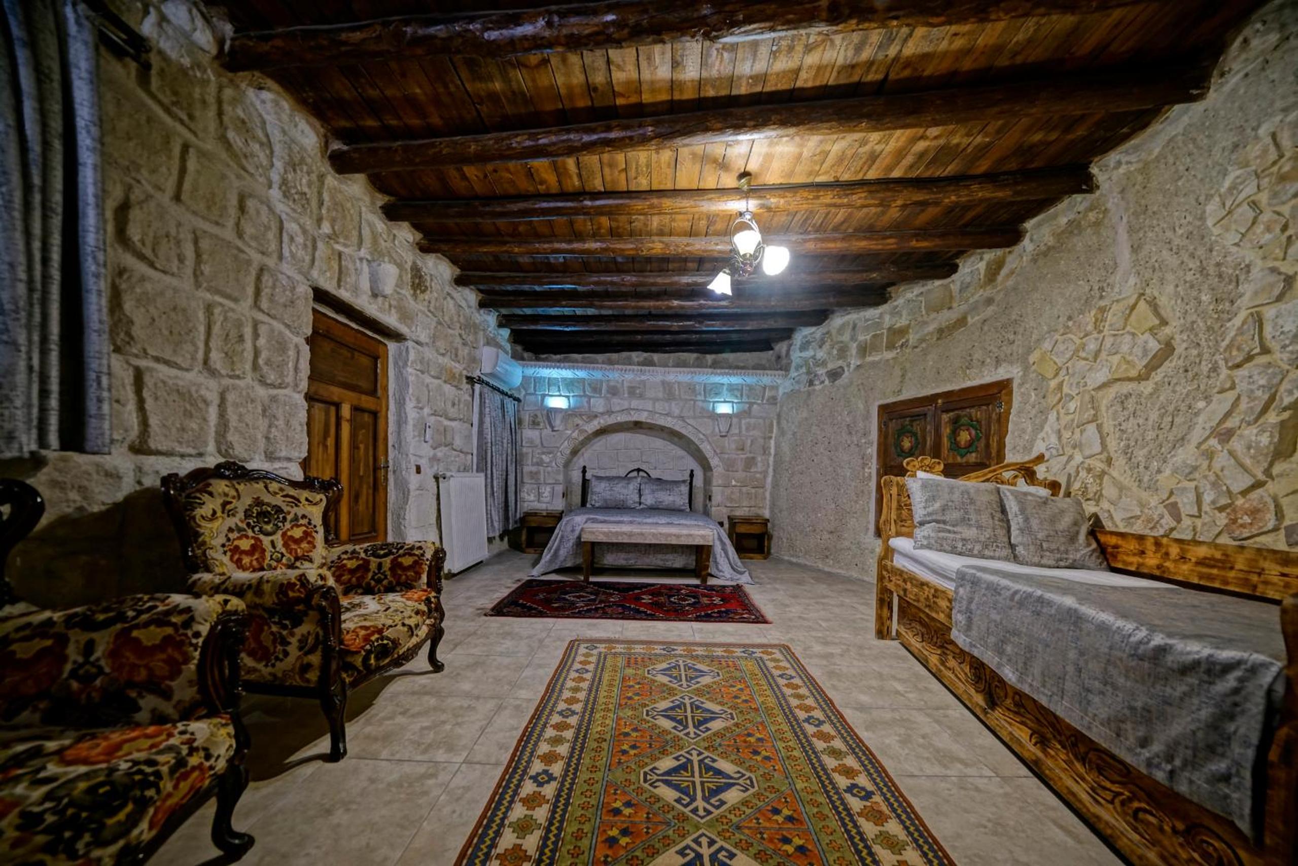 Holiday Cave Hotel - Image 167