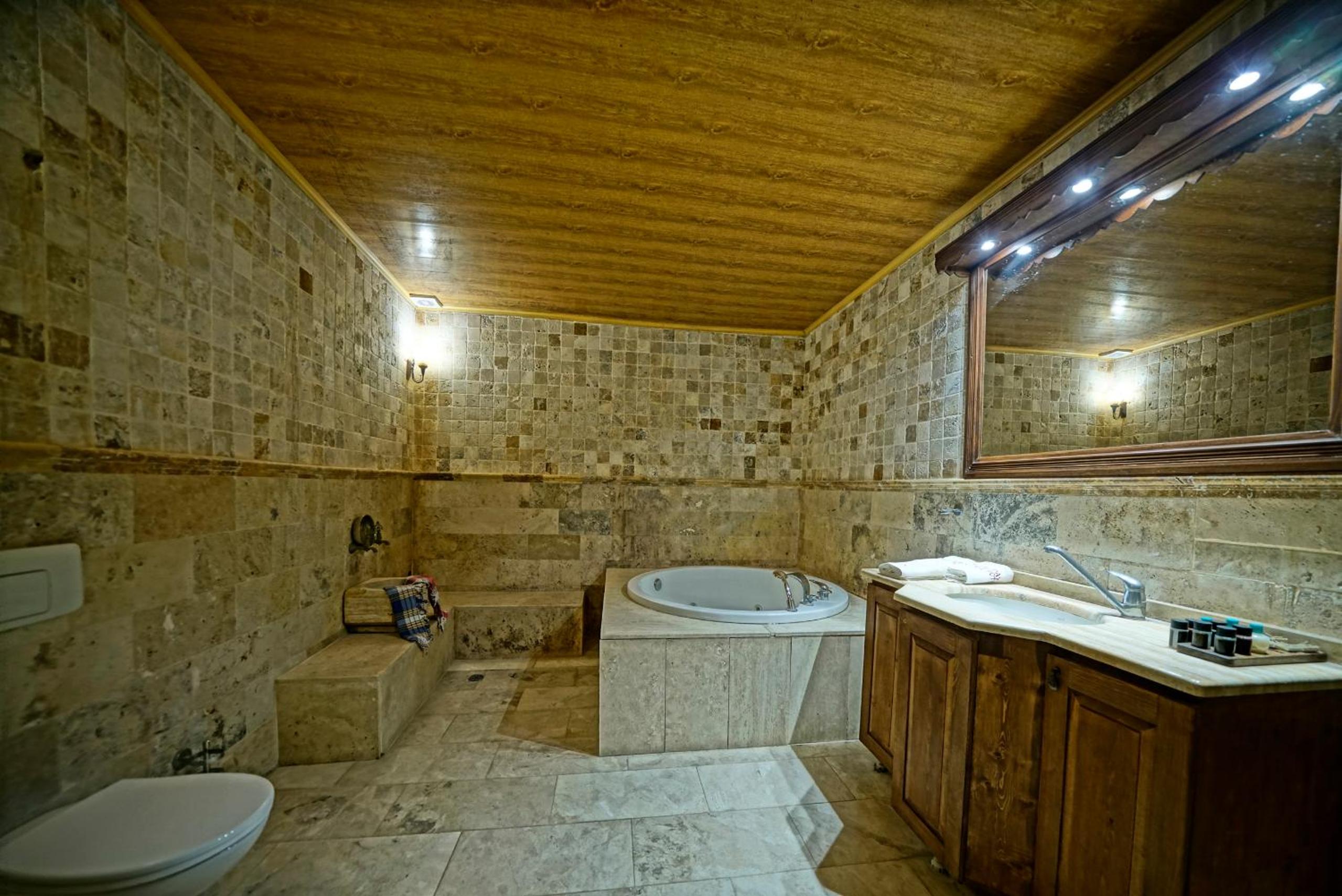 Holiday Cave Hotel - Image 101