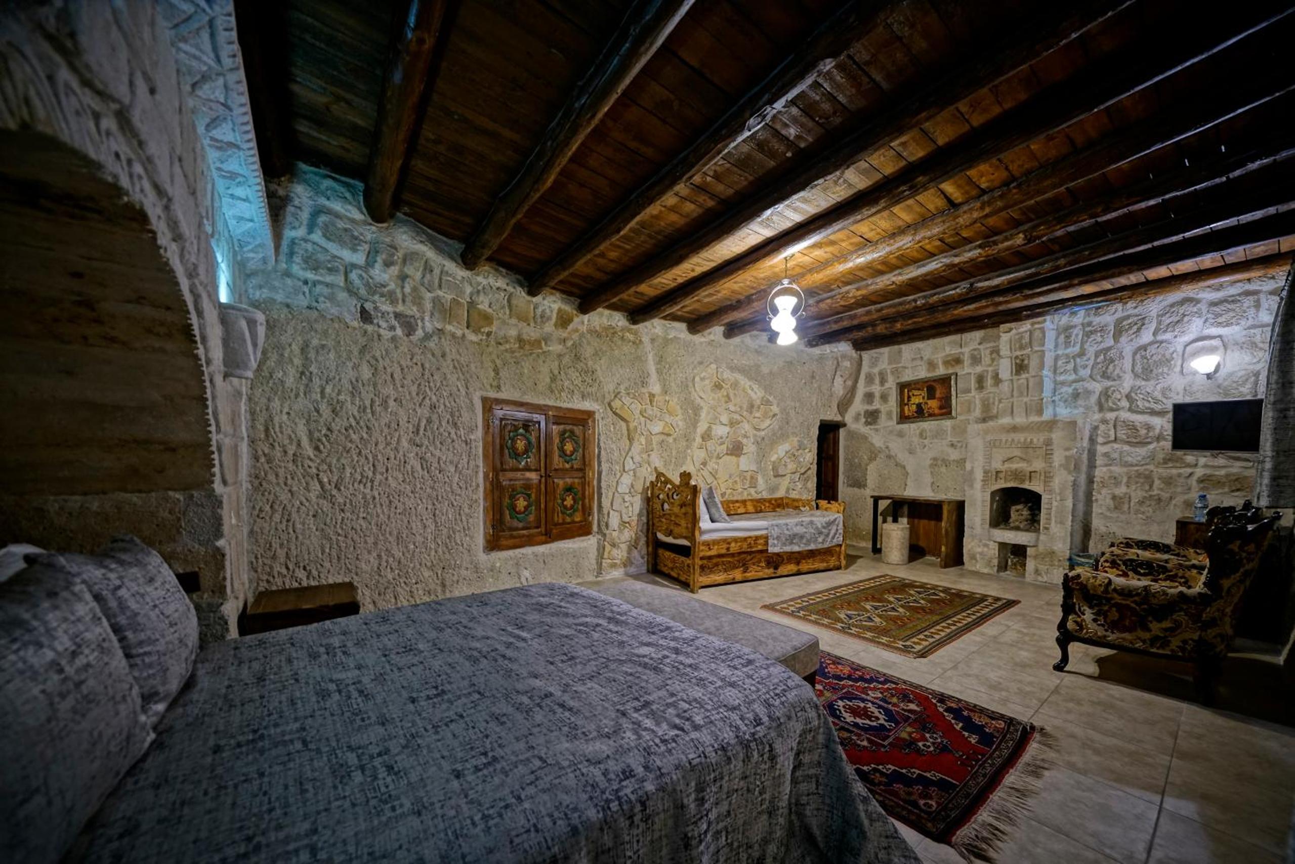 Holiday Cave Hotel - Image 166