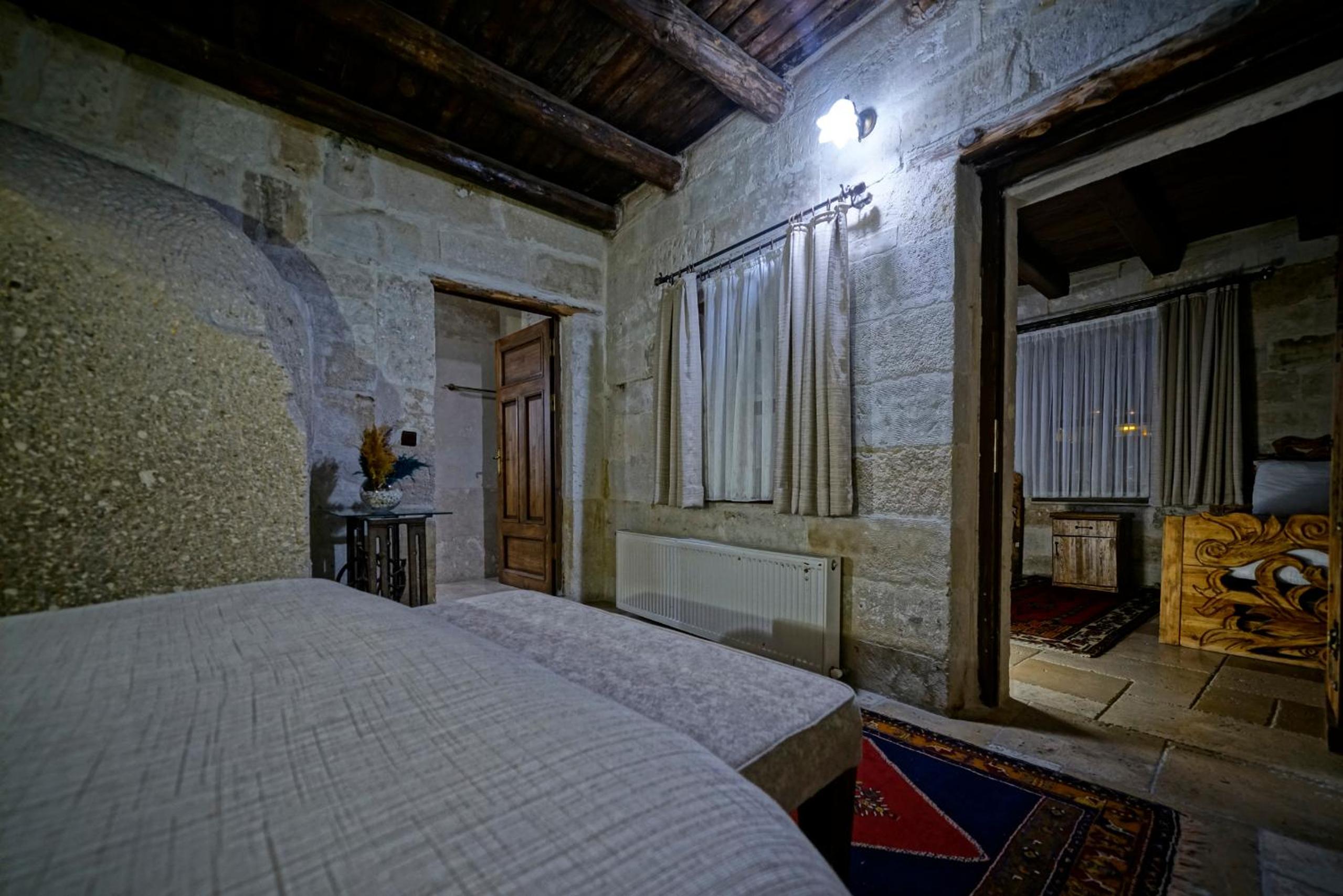 Holiday Cave Hotel - Image 234