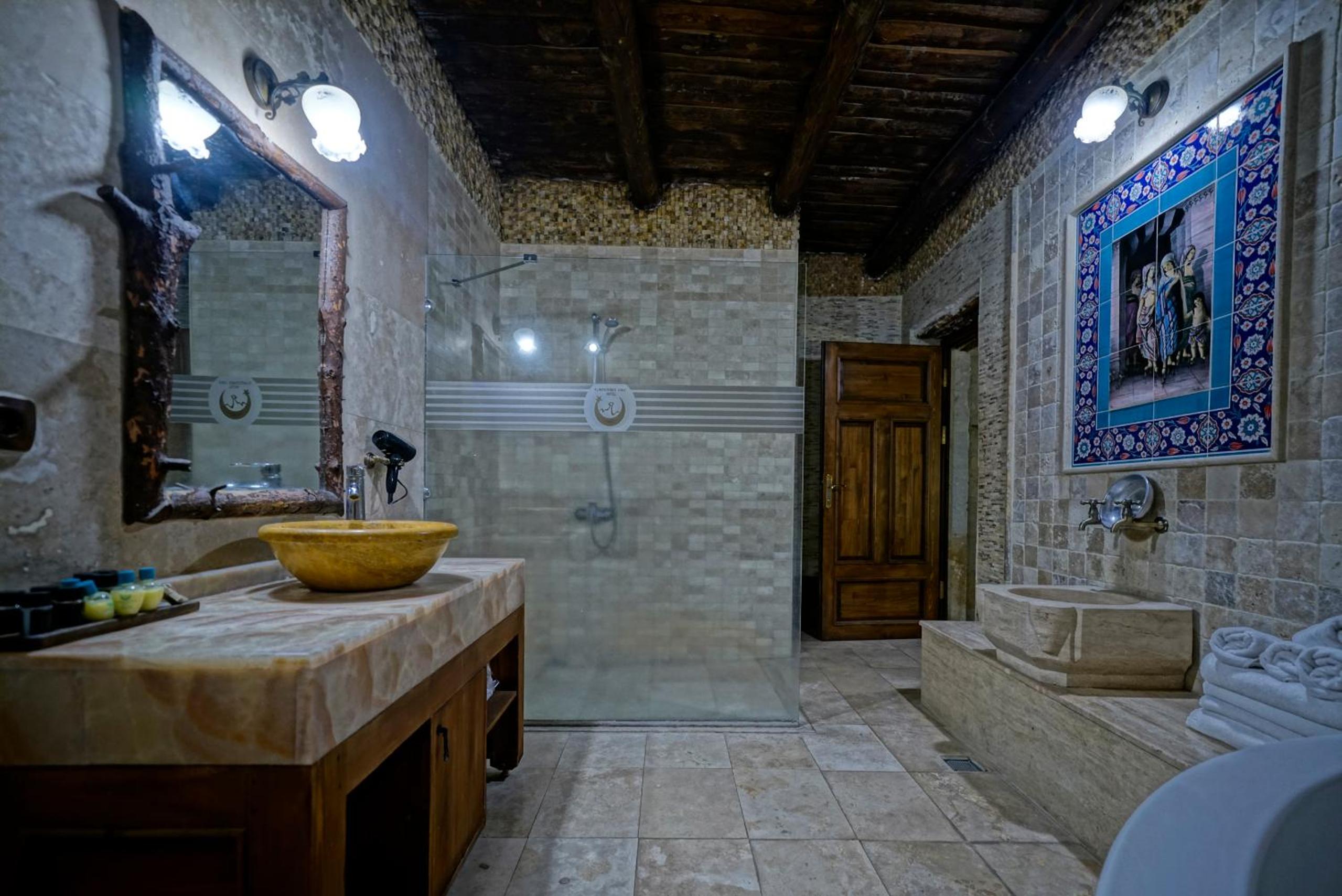 Holiday Cave Hotel - Image 106