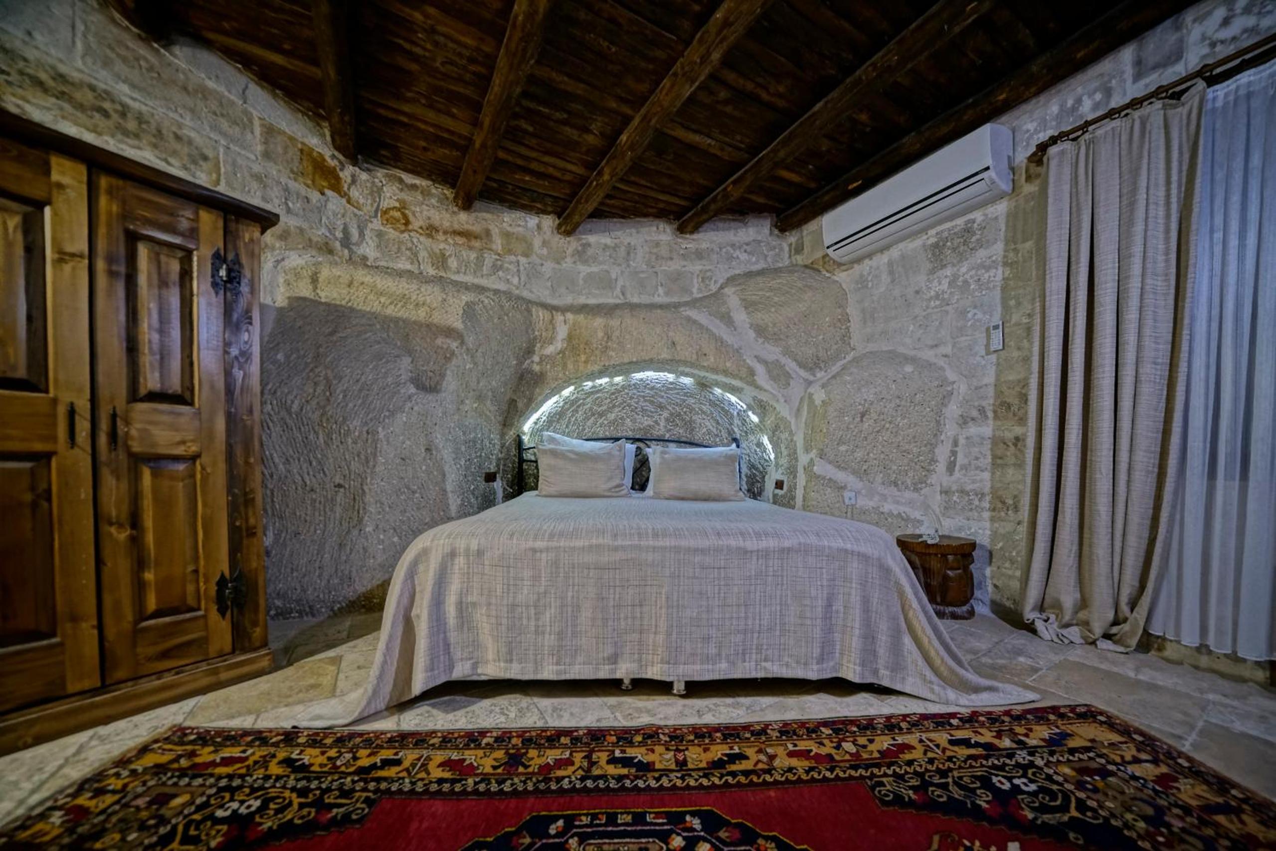 Holiday Cave Hotel - Image 243