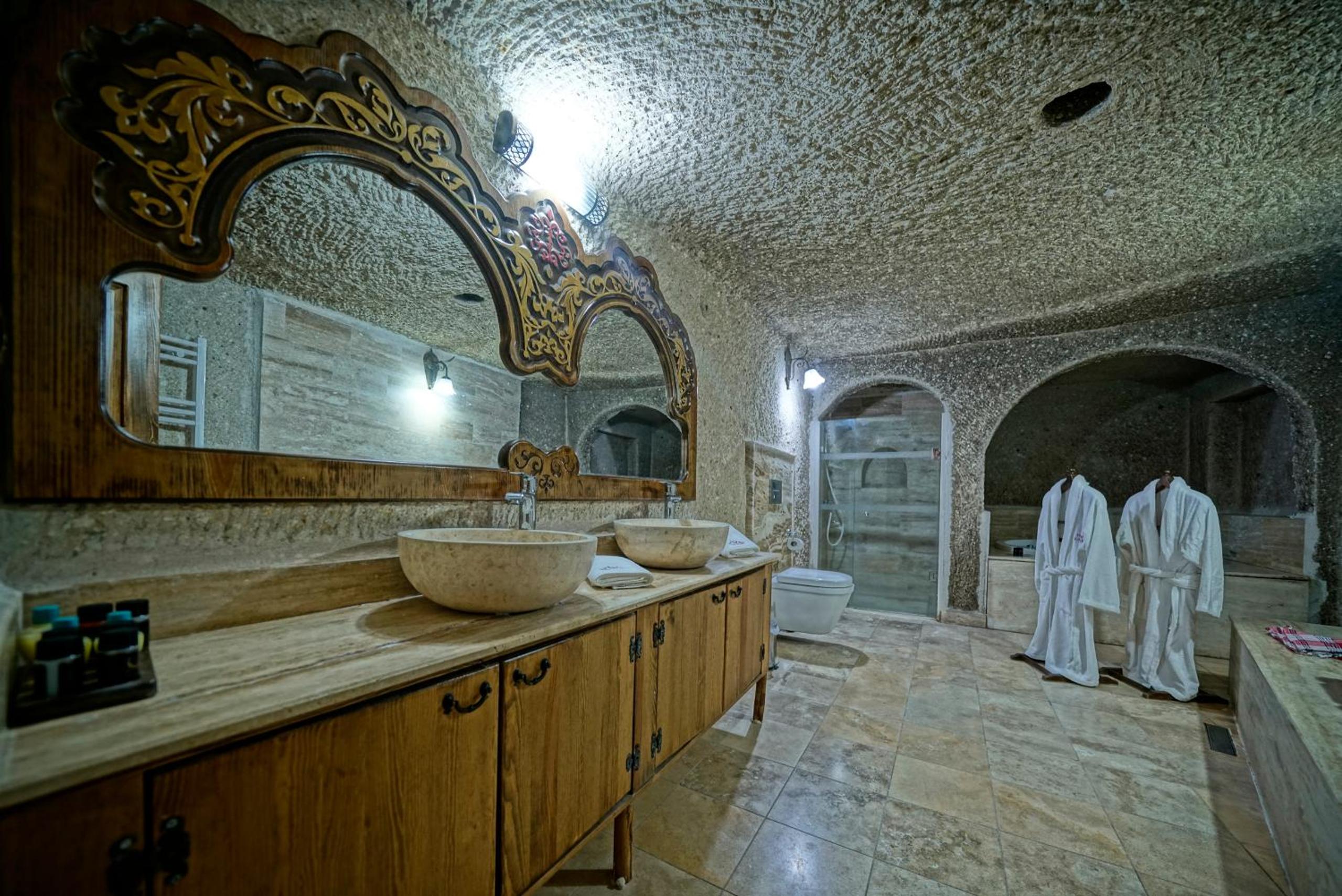 Holiday Cave Hotel - Image 111
