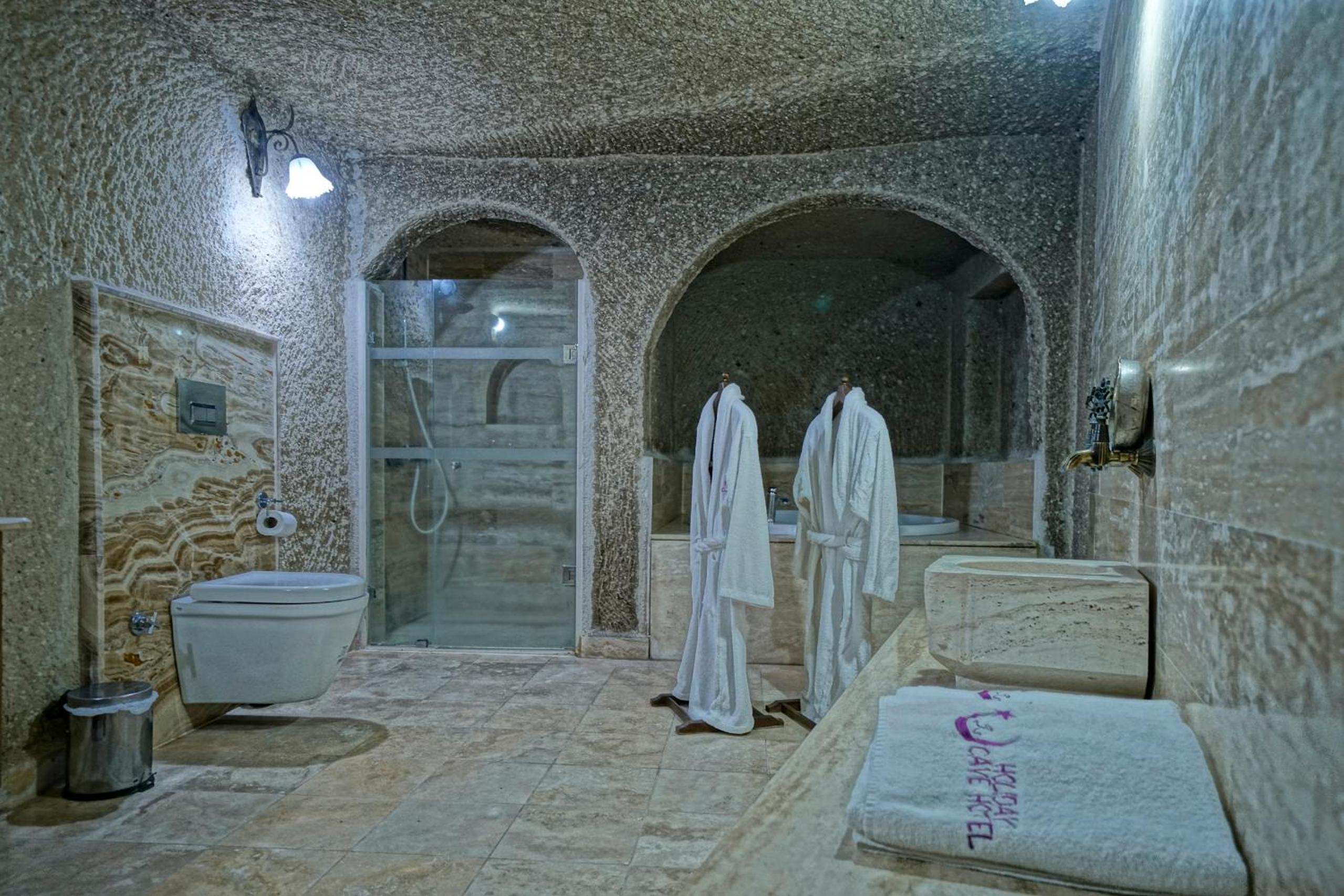 Holiday Cave Hotel - Image 42